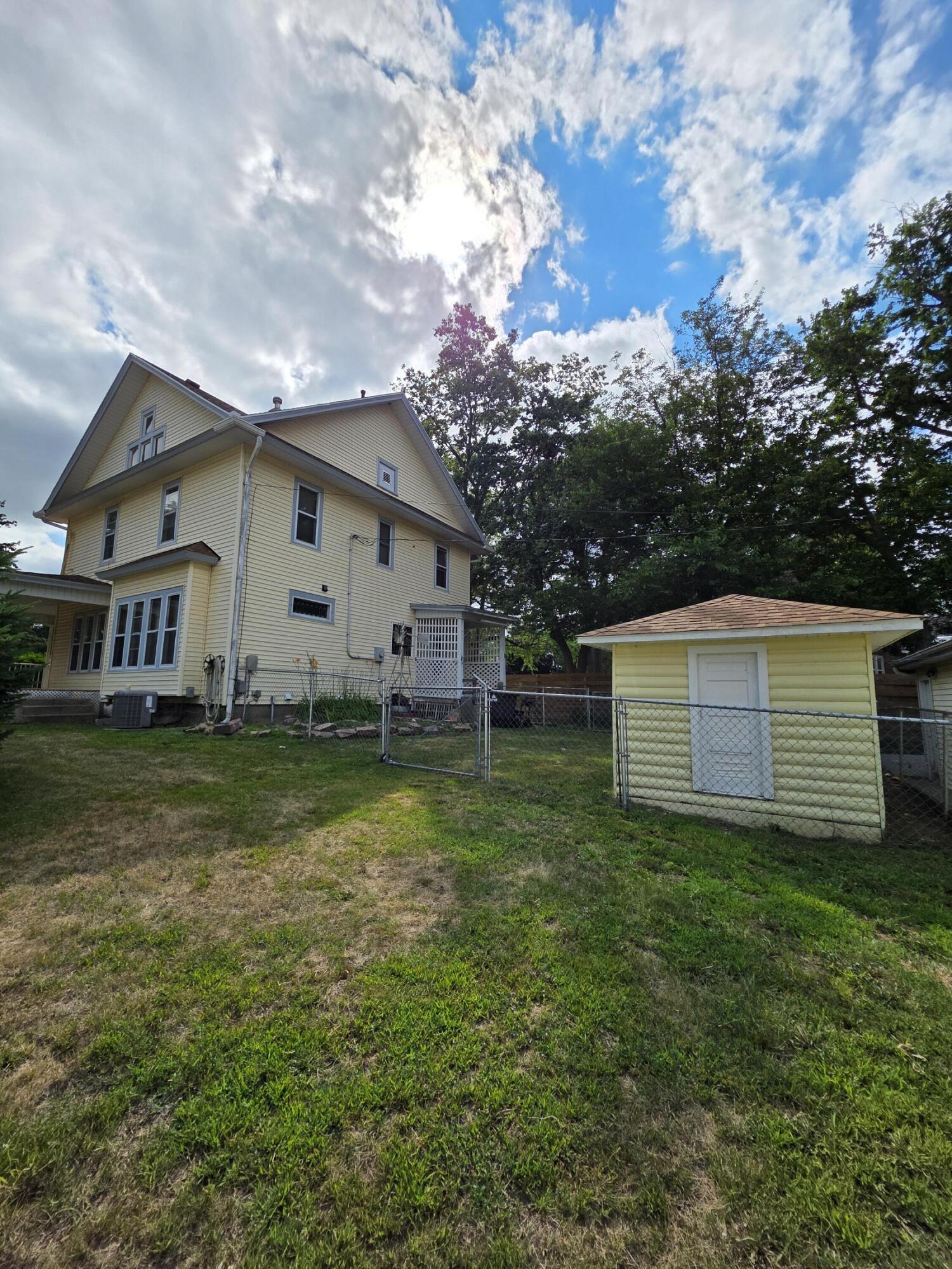 922 University Blvd