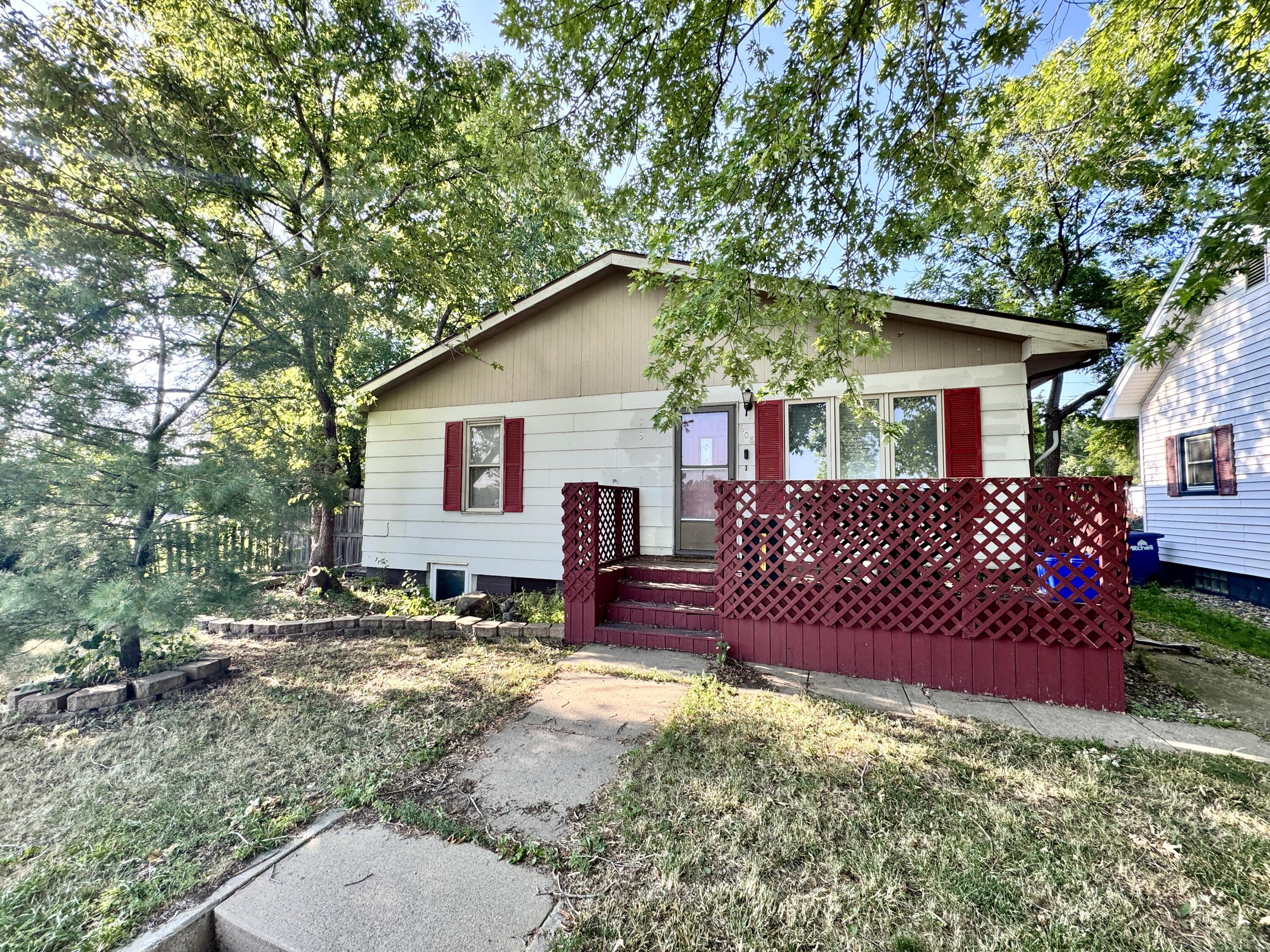 608 E Ash Ave