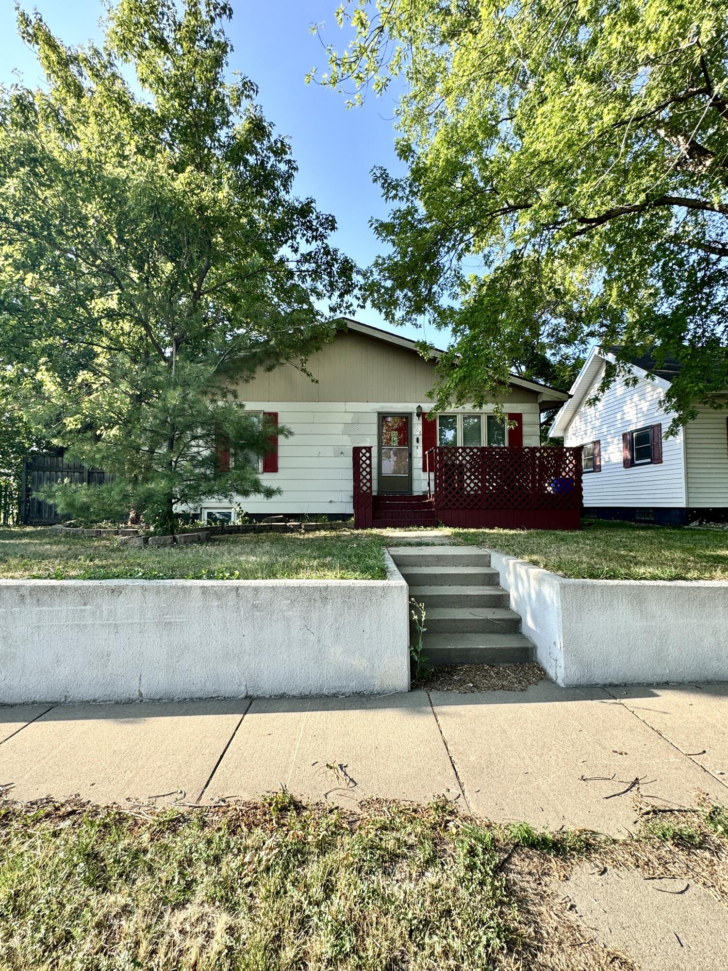 608 E Ash Ave