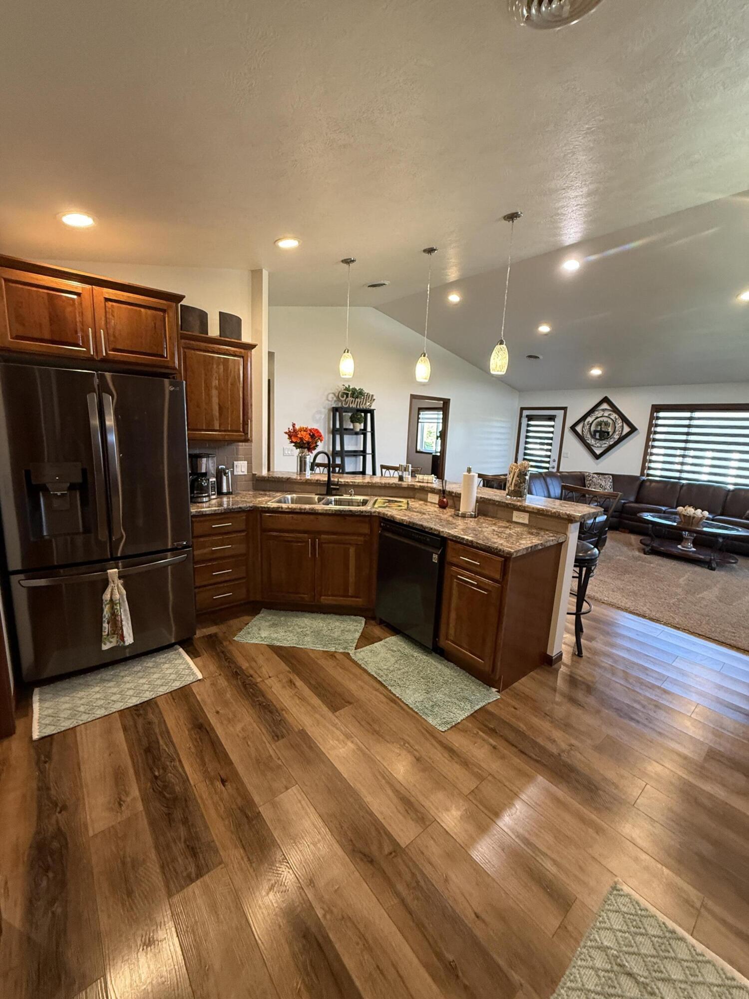 1400 W 20th Ave