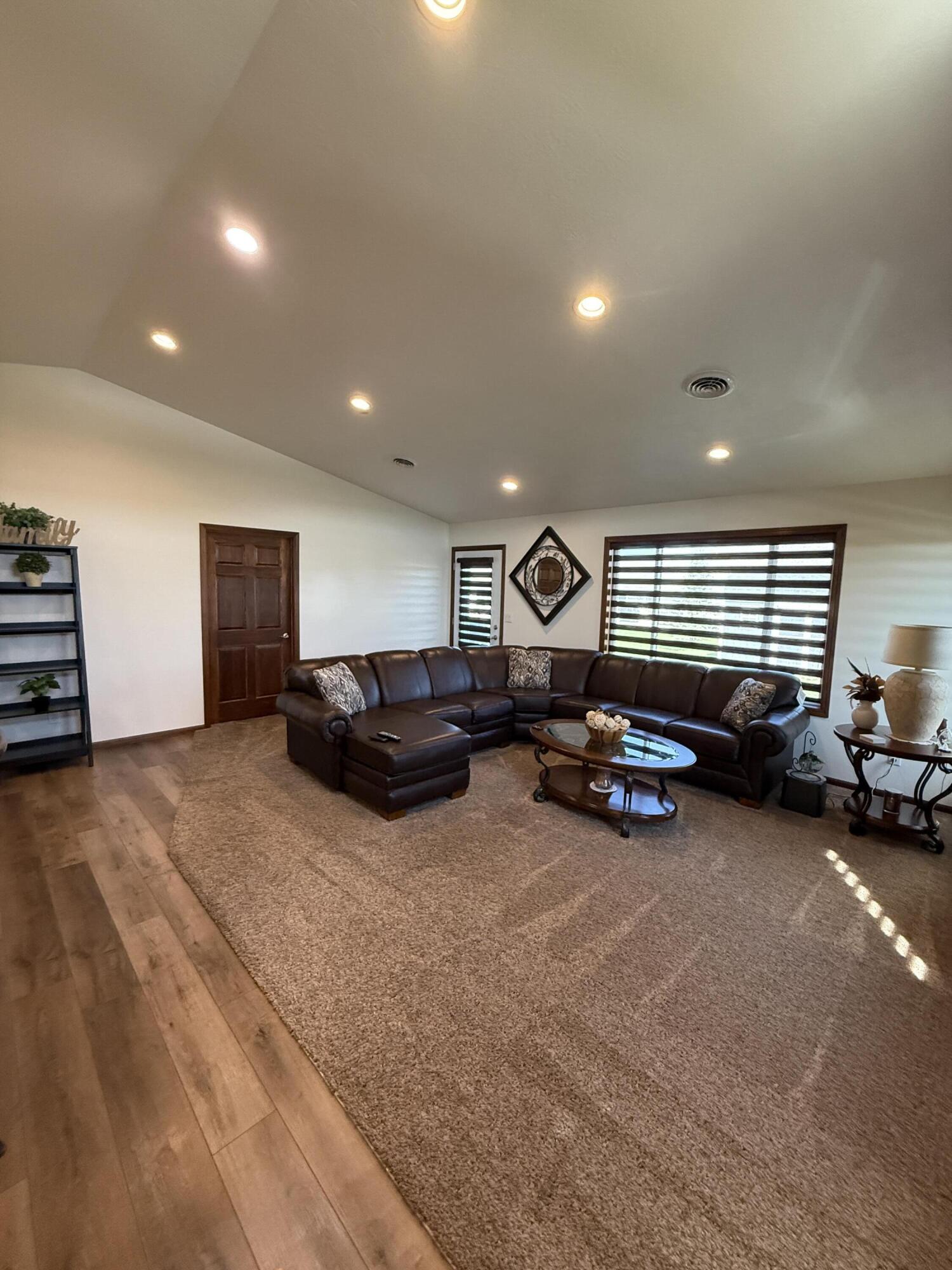 1400 W 20th Ave
