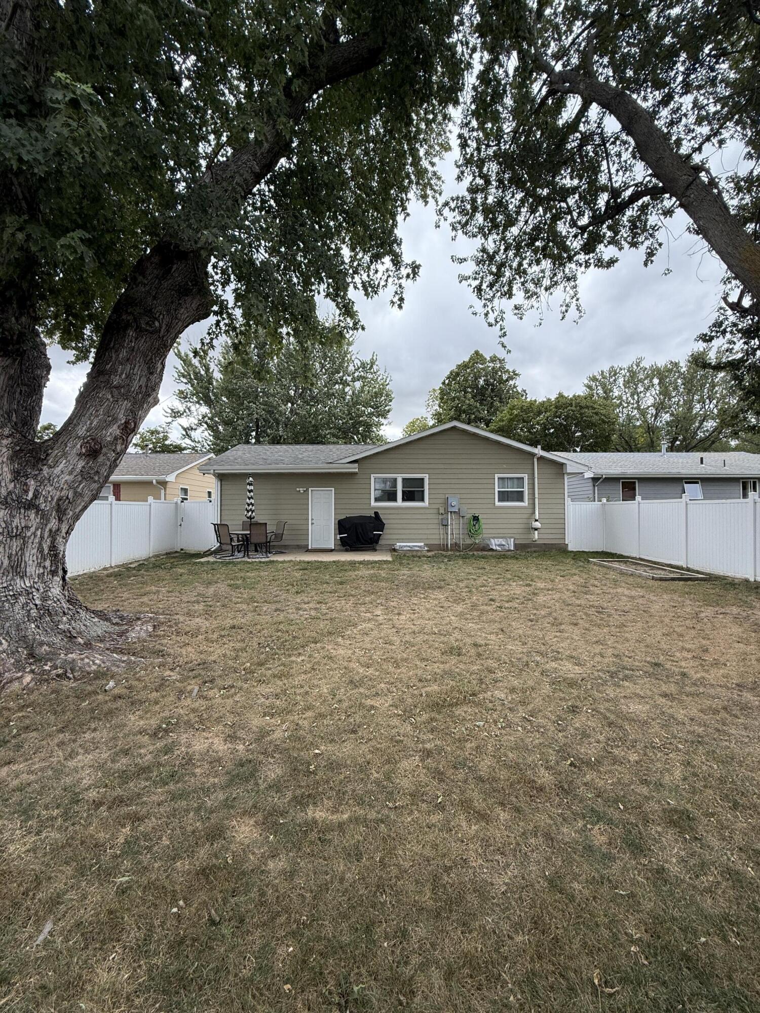 1516 E 4th Ave