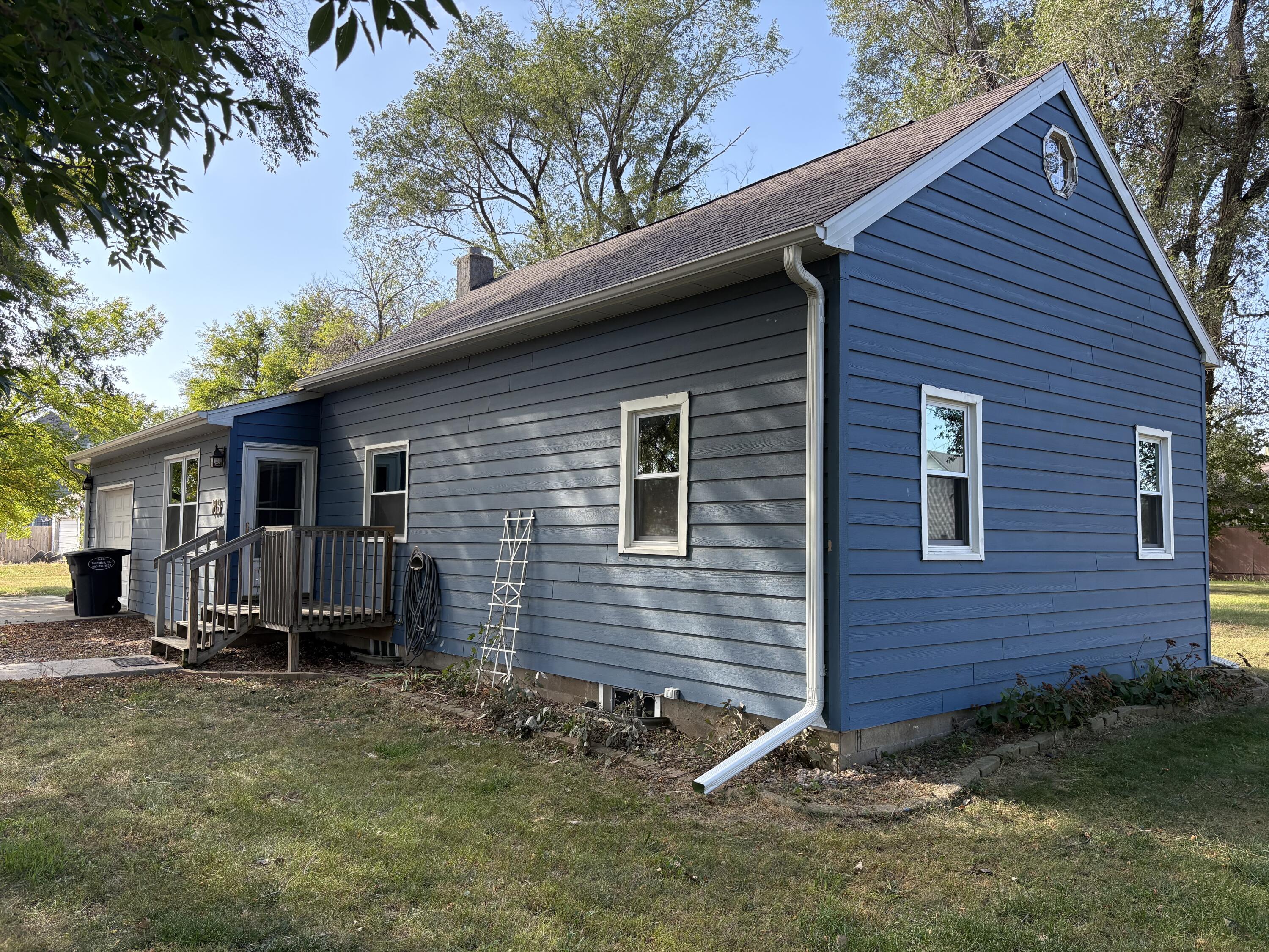 109 N Cotton St