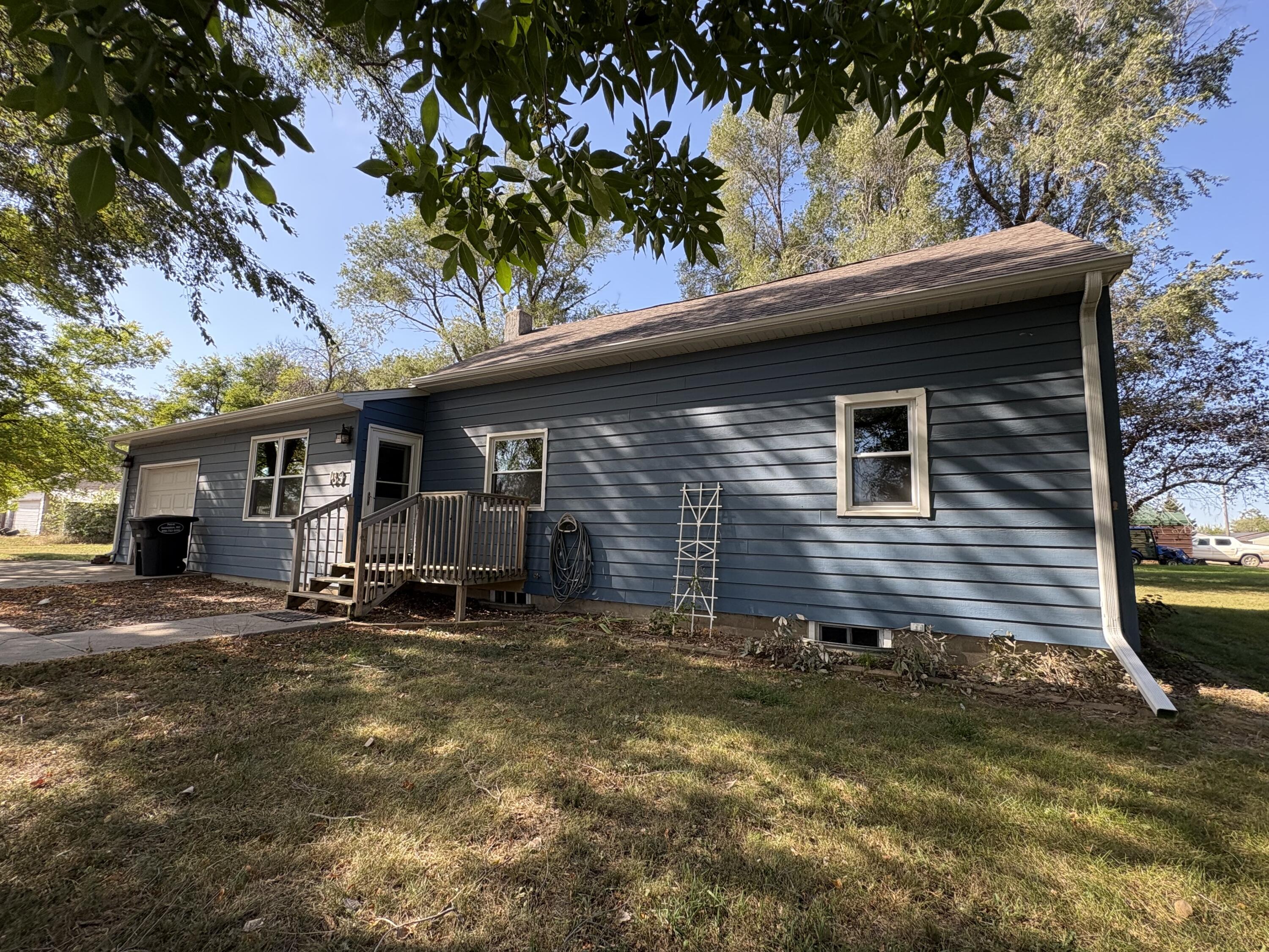 109 N Cotton St