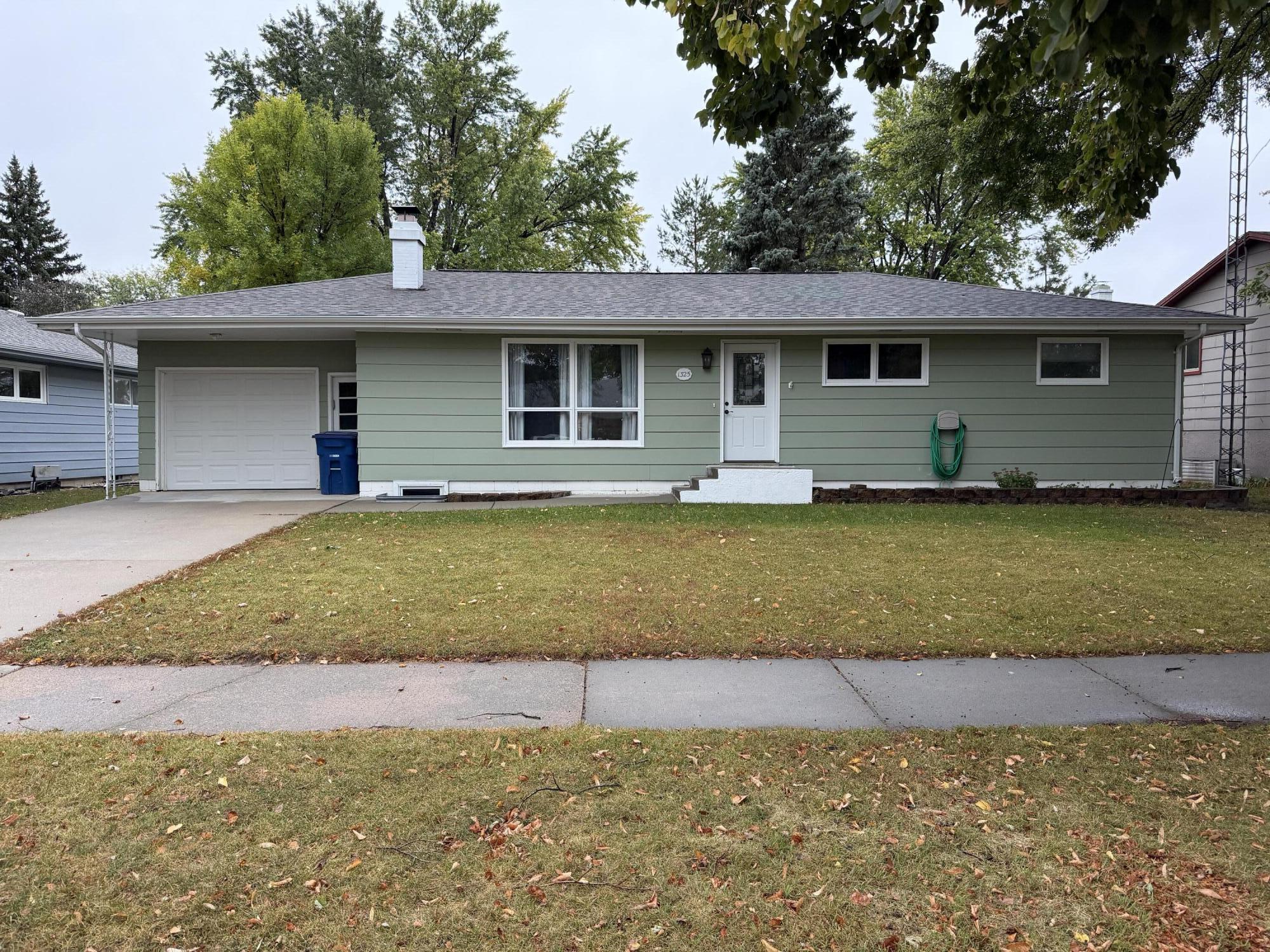 1325 Palmer Place