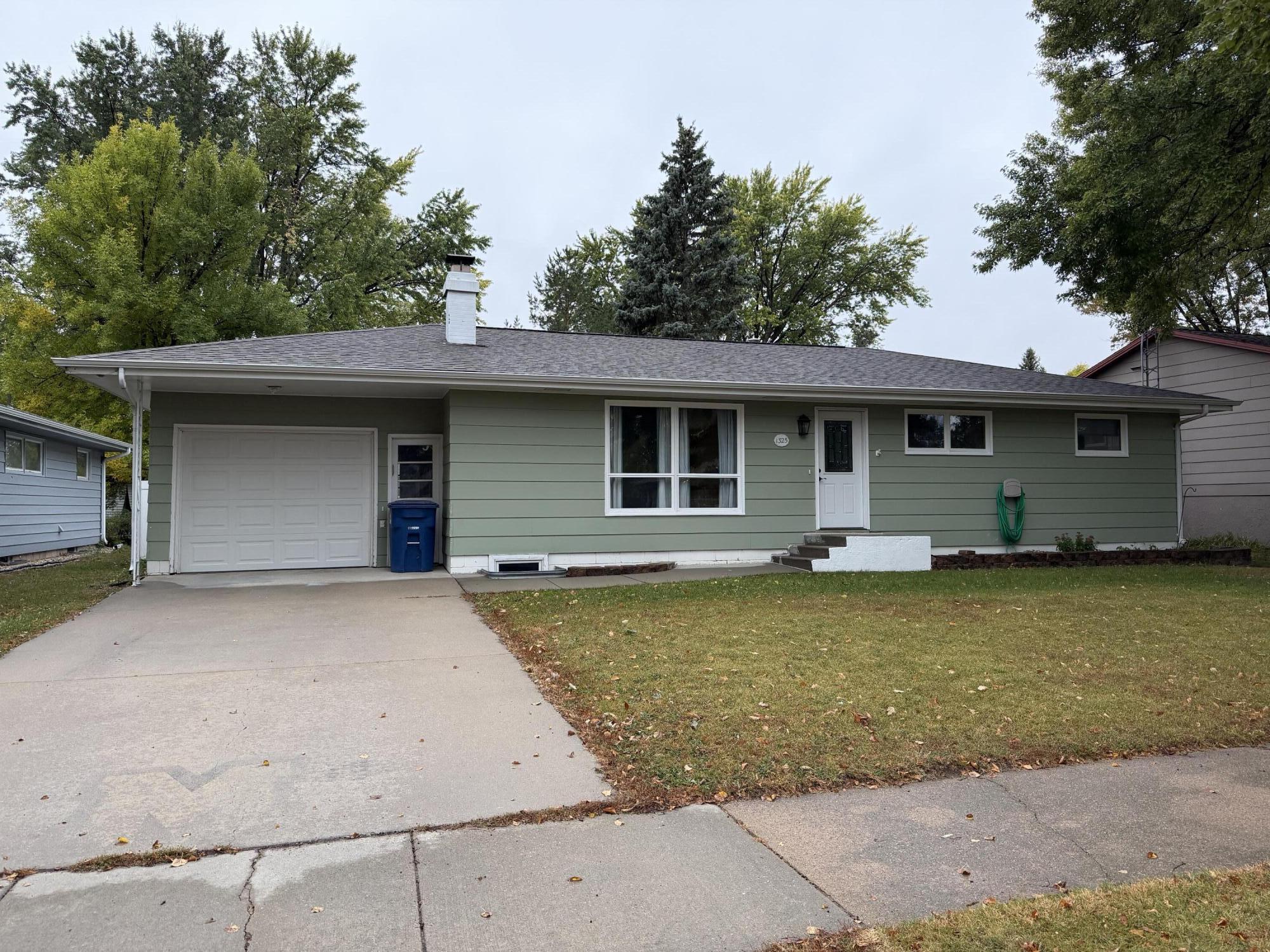 1325 Palmer Place