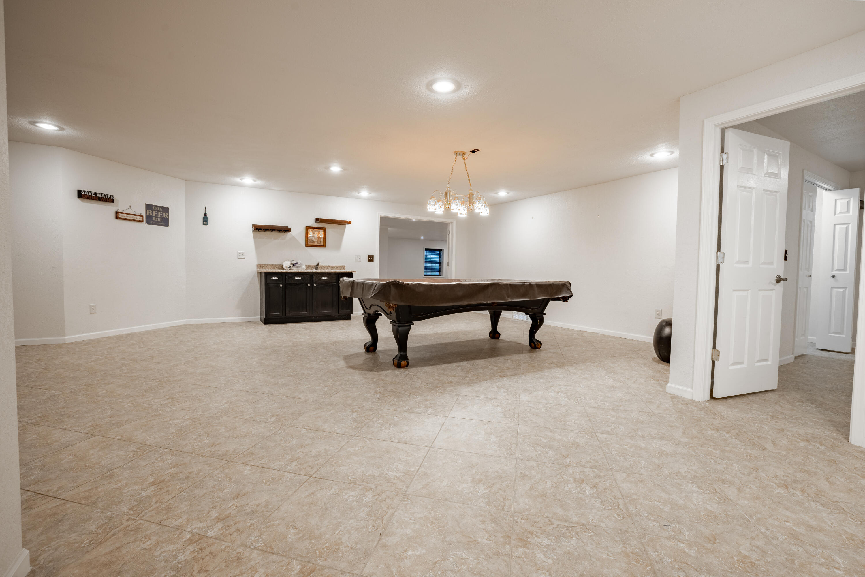 901 Estates Dr