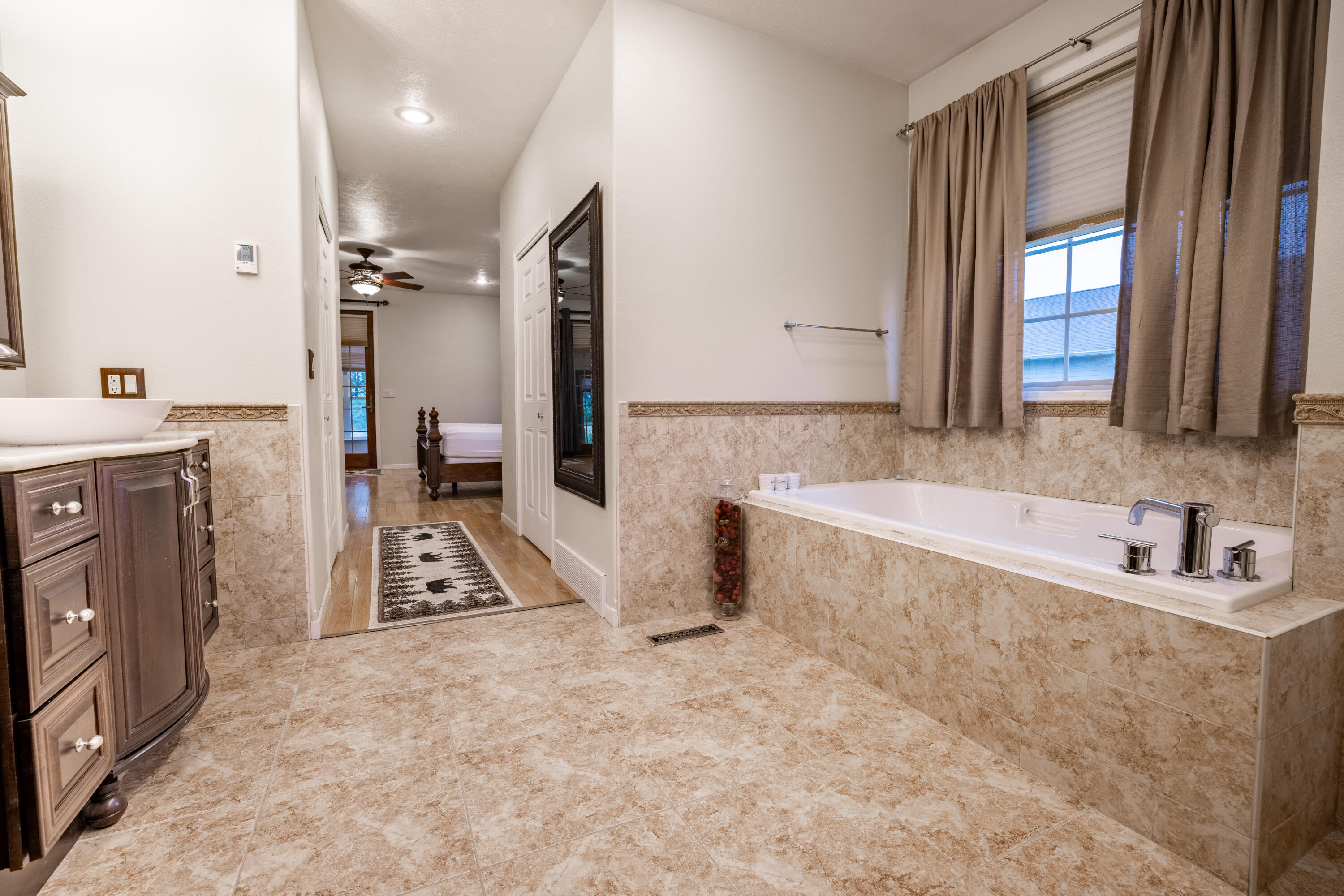 901 Estates Dr