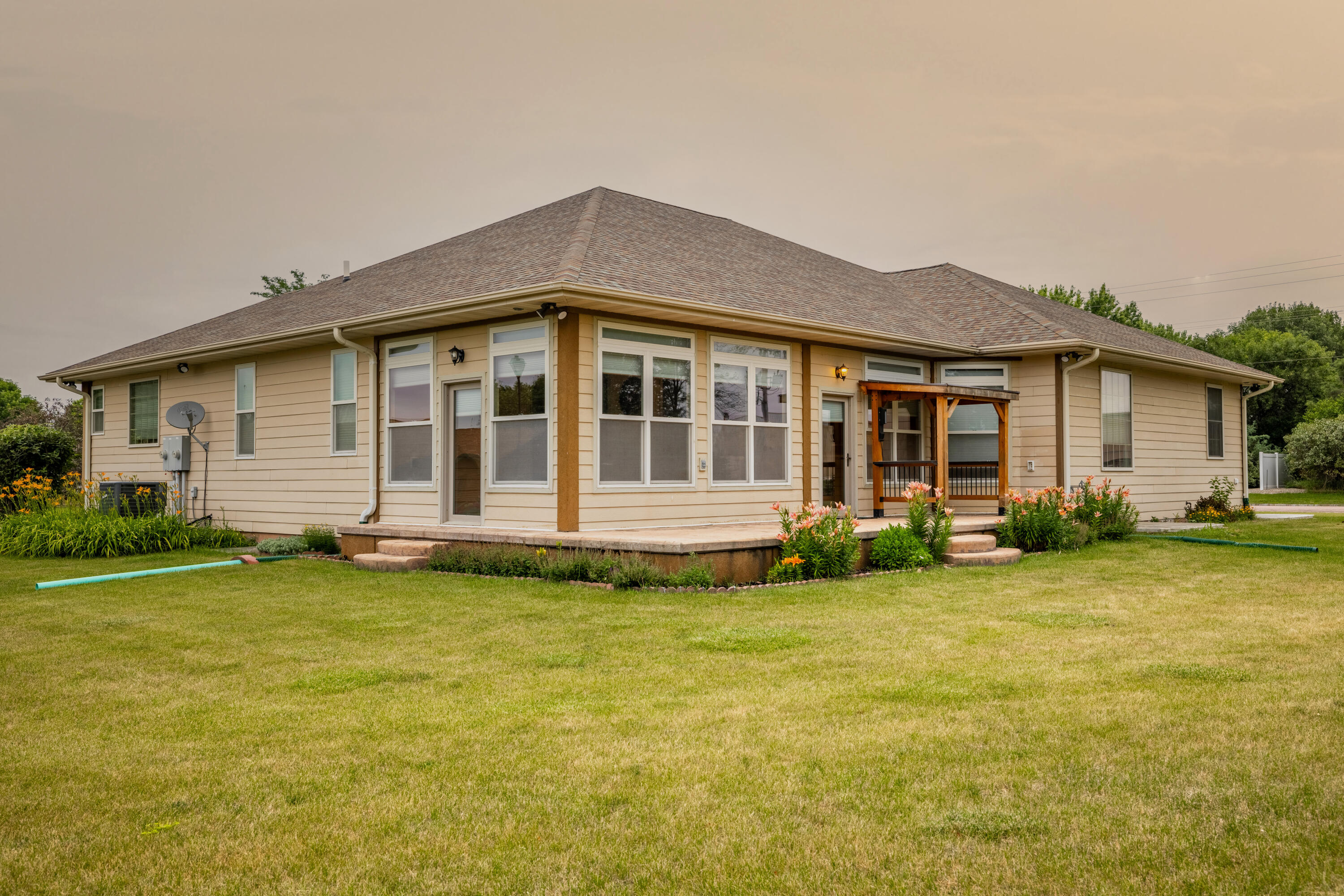 901 Estates Dr