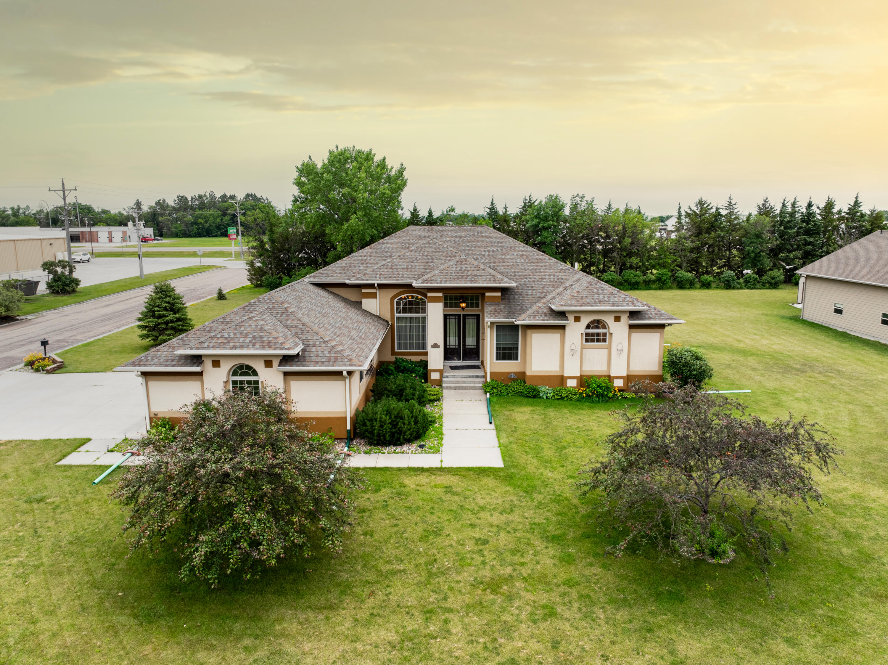 901 Estates Dr
