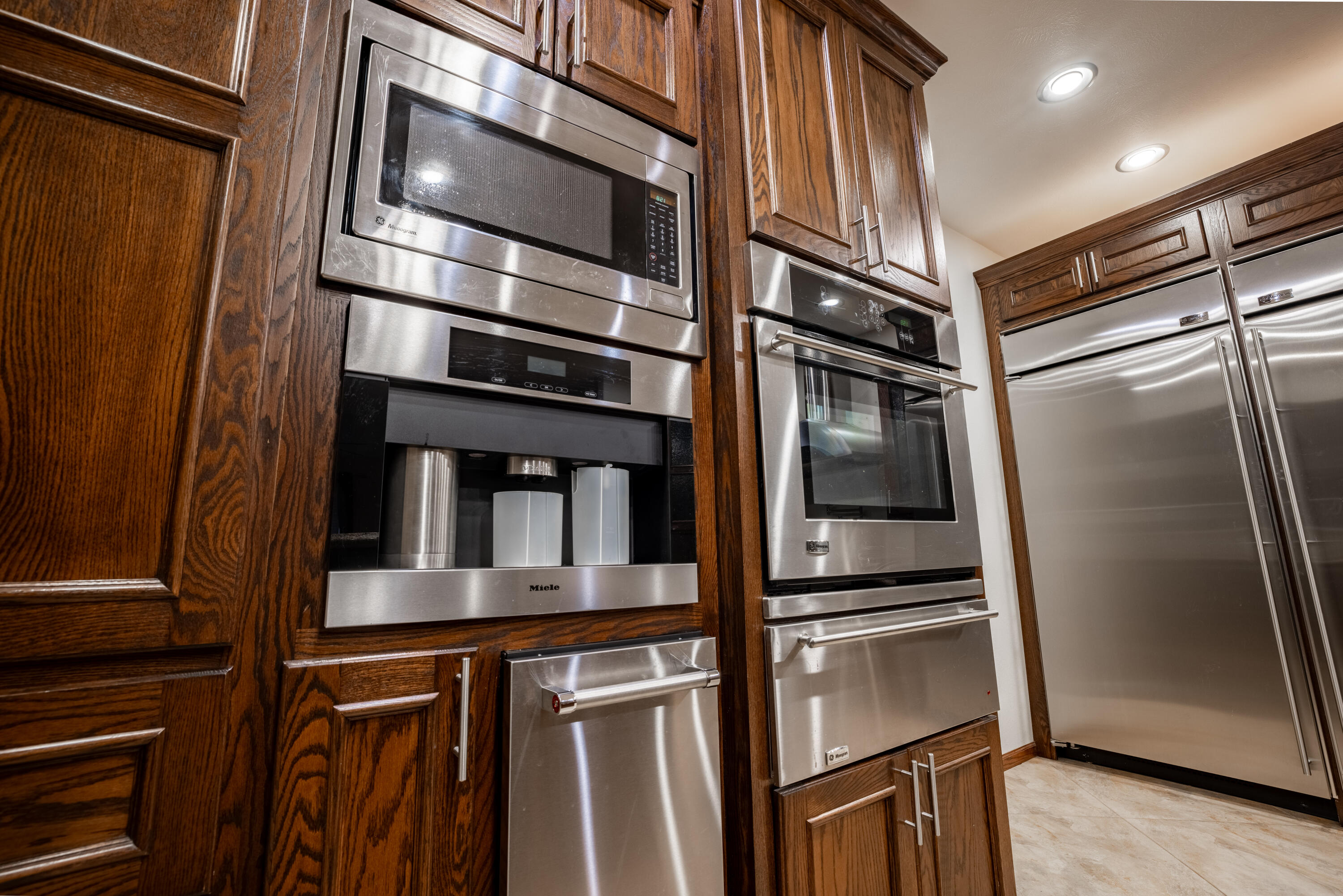 901 Estates Dr