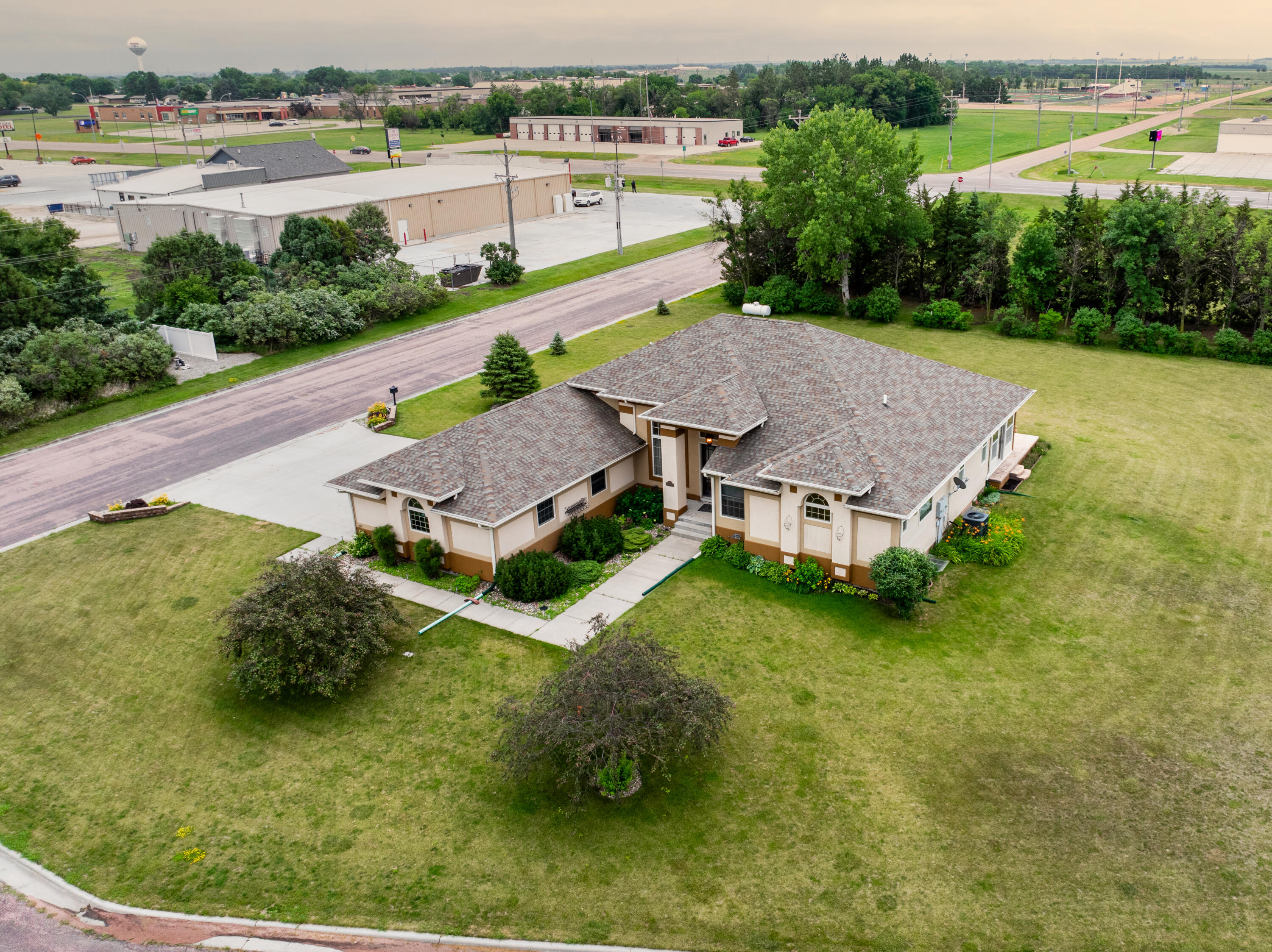 901 Estates Dr