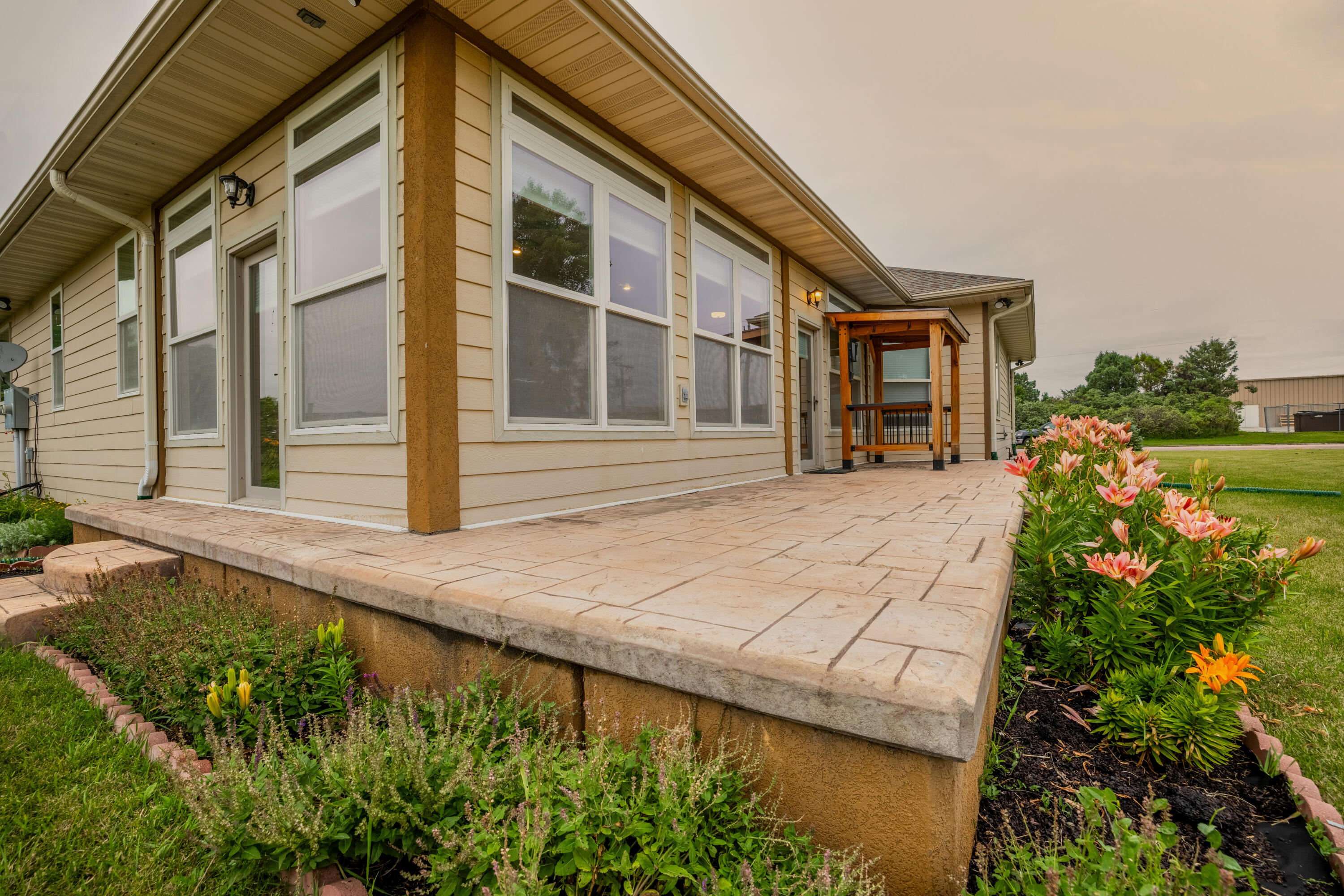 901 Estates Dr