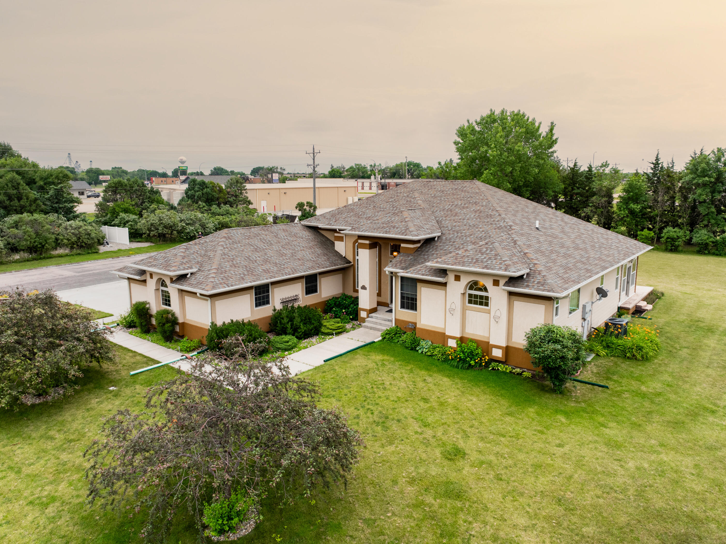 901 Estates Dr