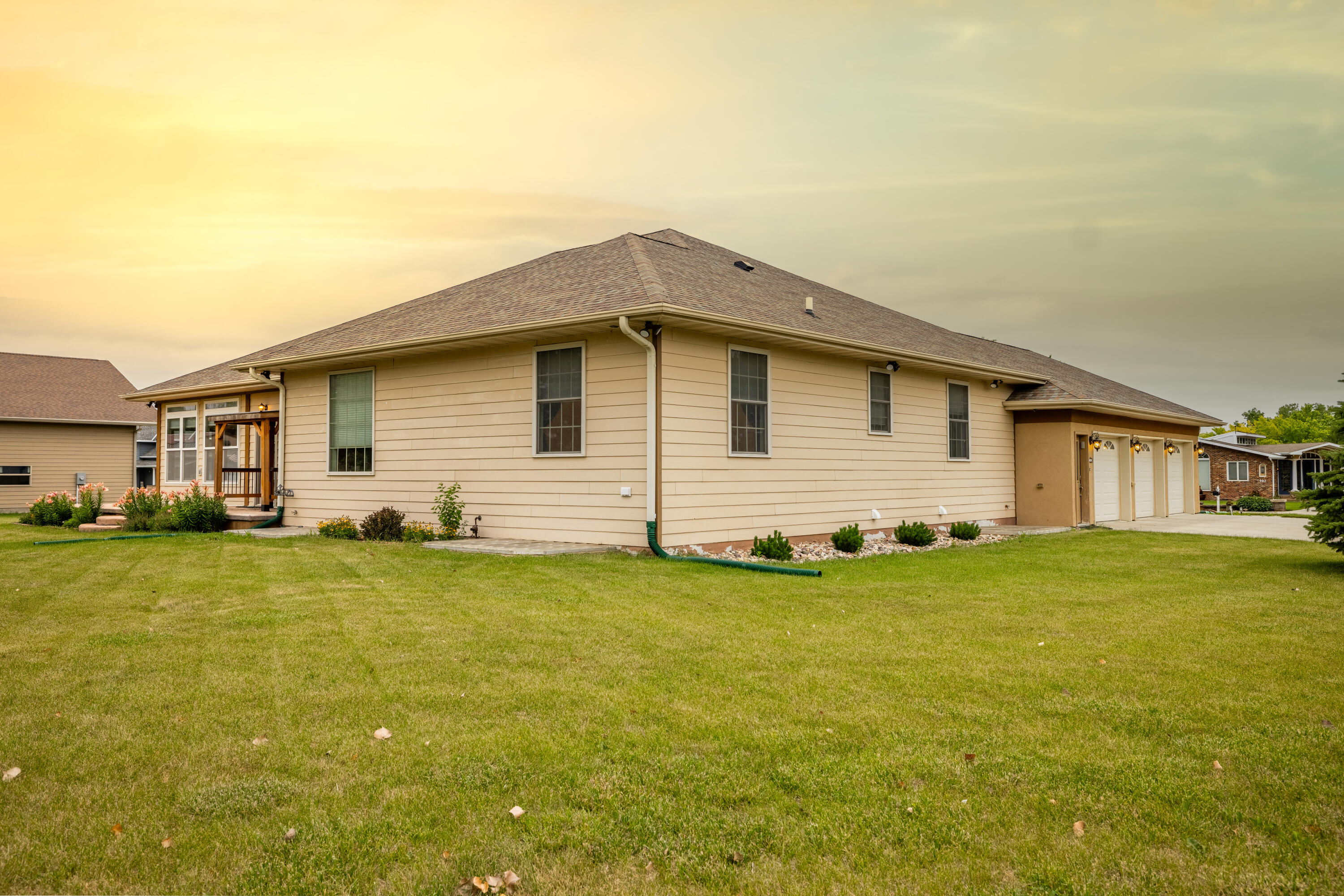 901 Estates Dr
