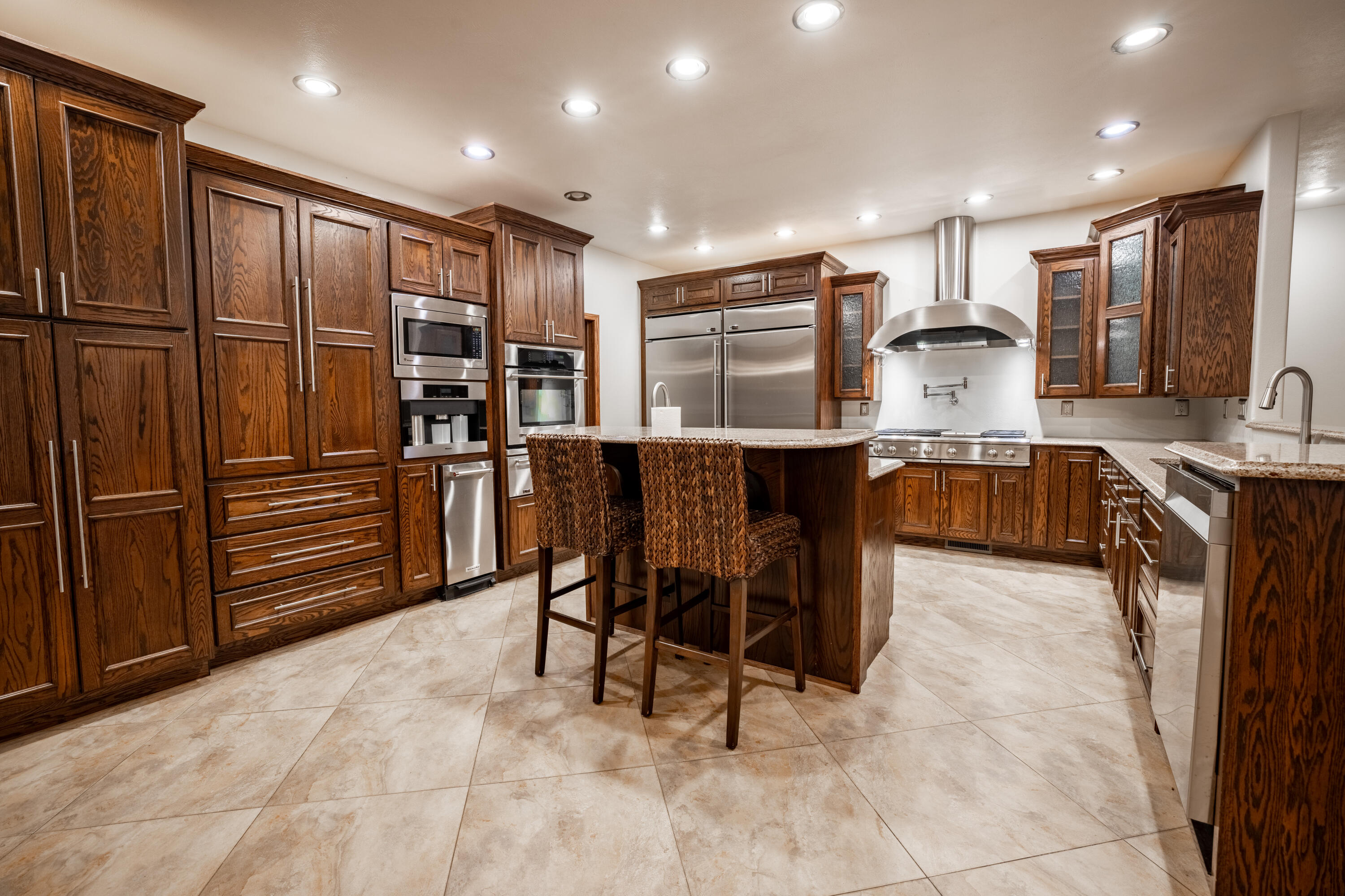 901 Estates Dr