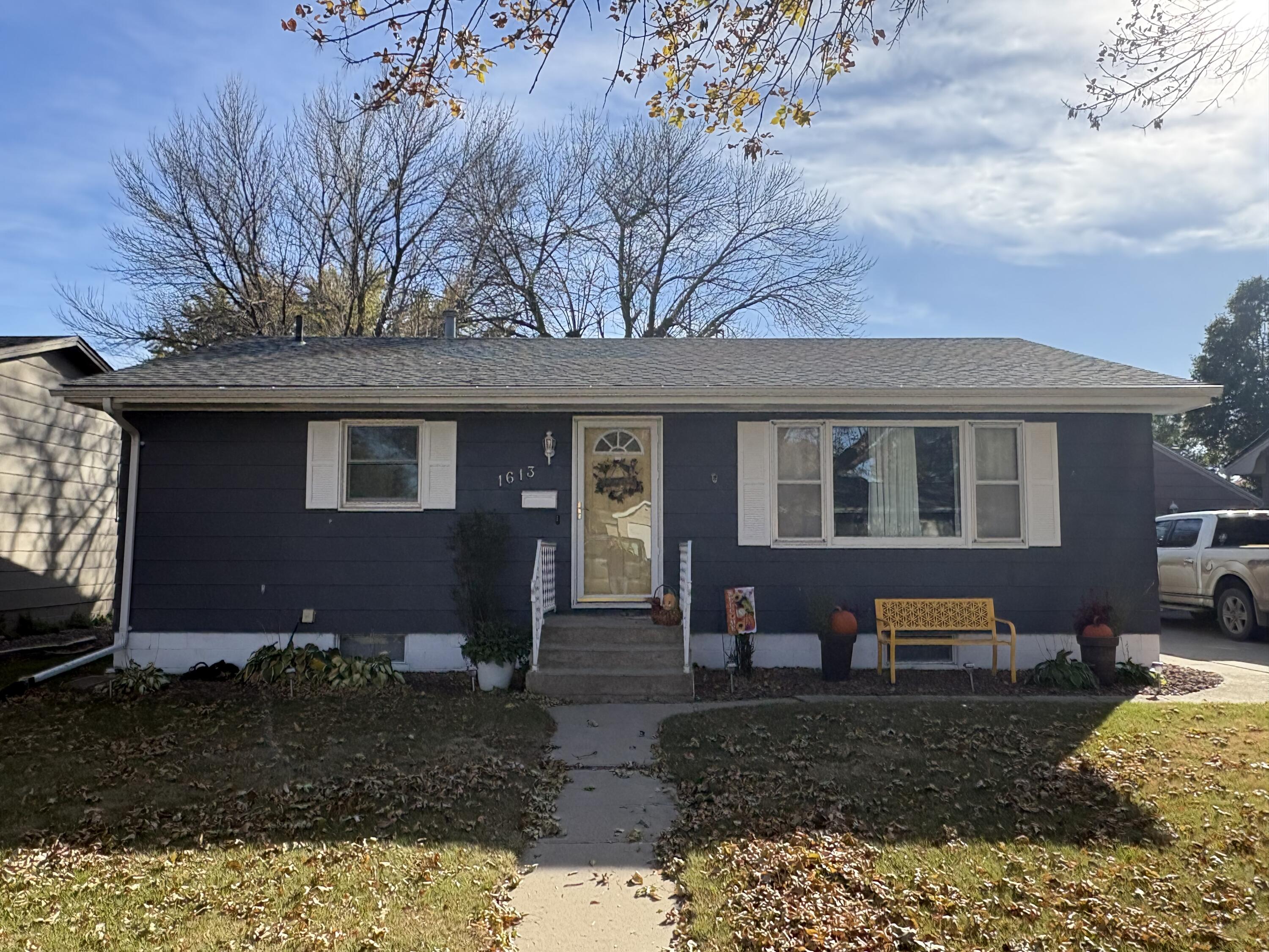 1613 E 4th Ave