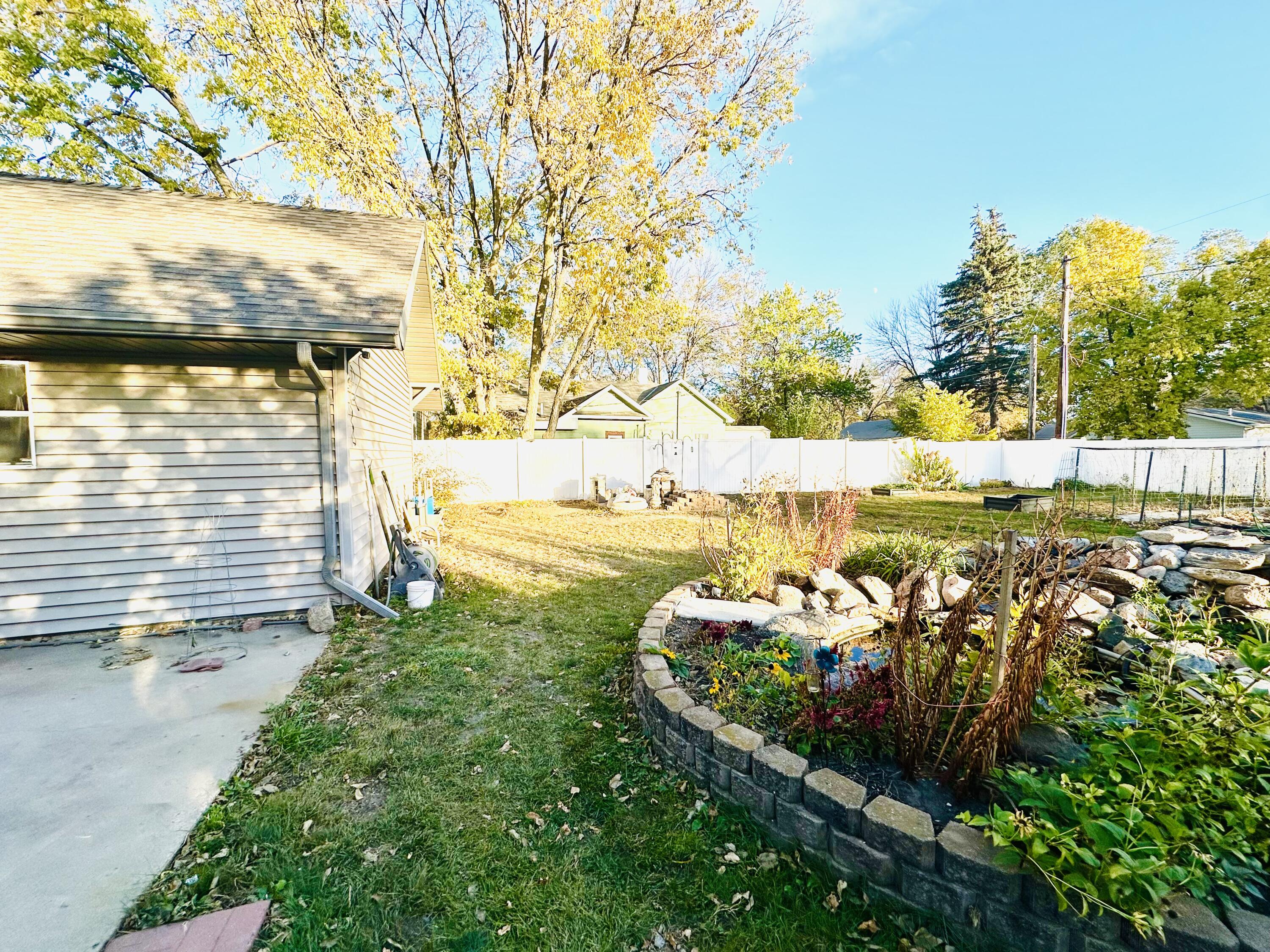 811 W 3rd Ave