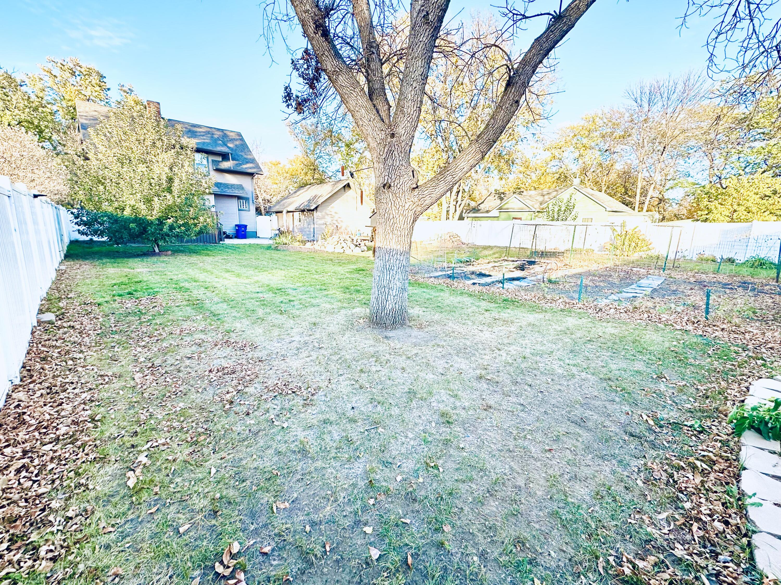 811 W 3rd Ave