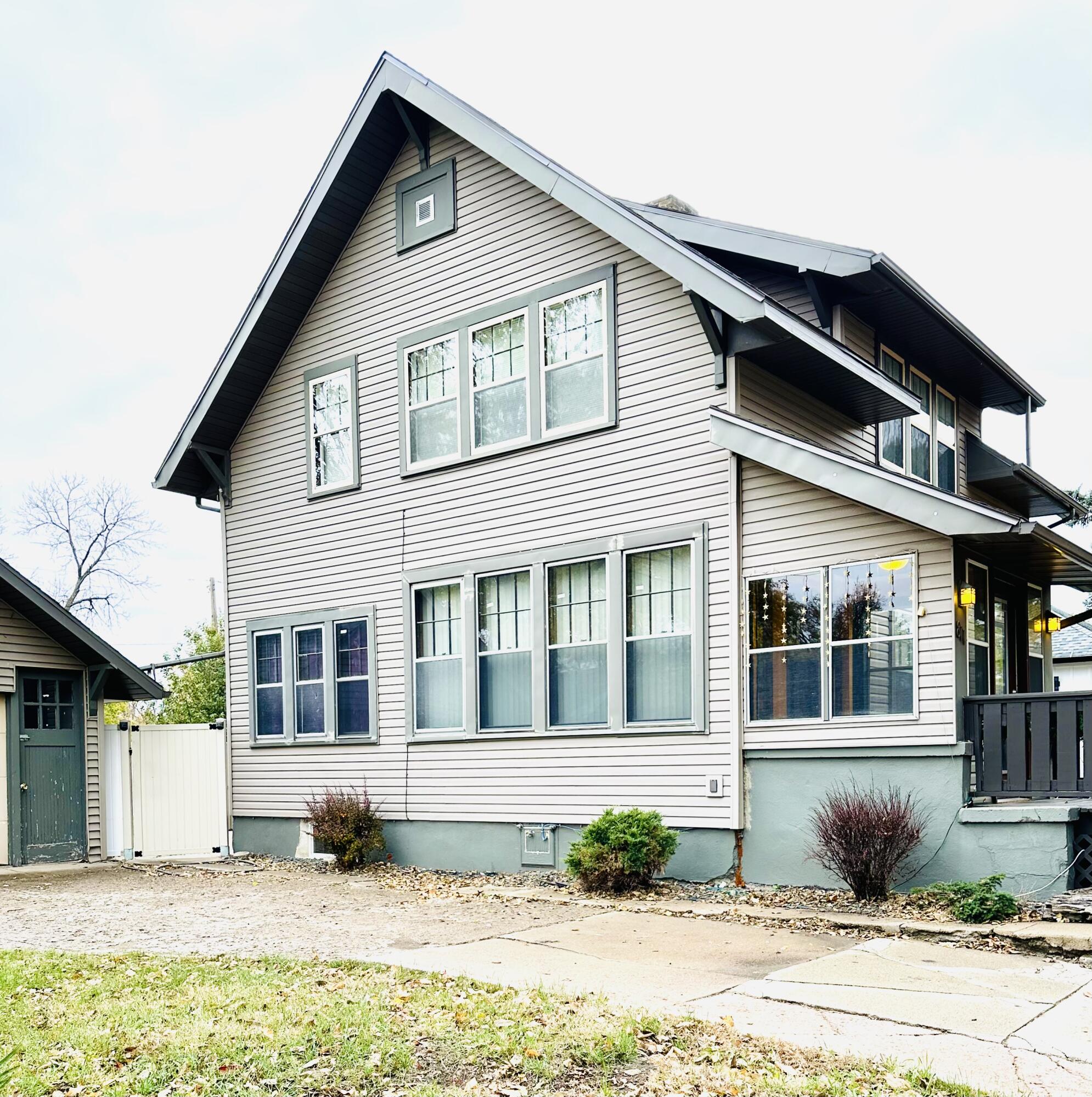 811 W 3rd Ave