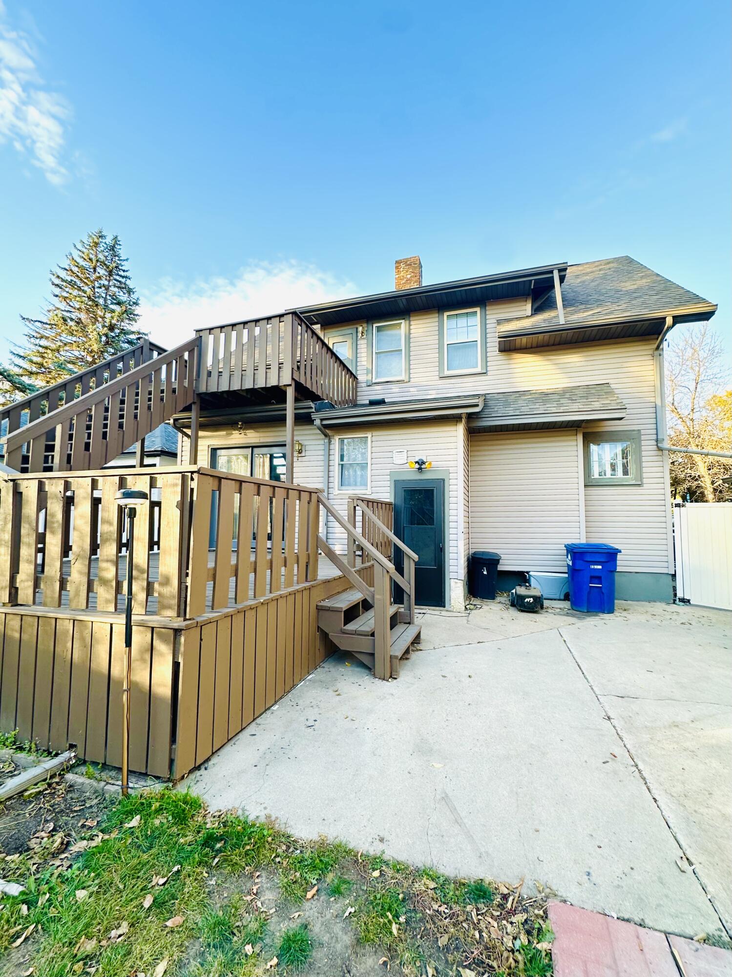 811 W 3rd Ave