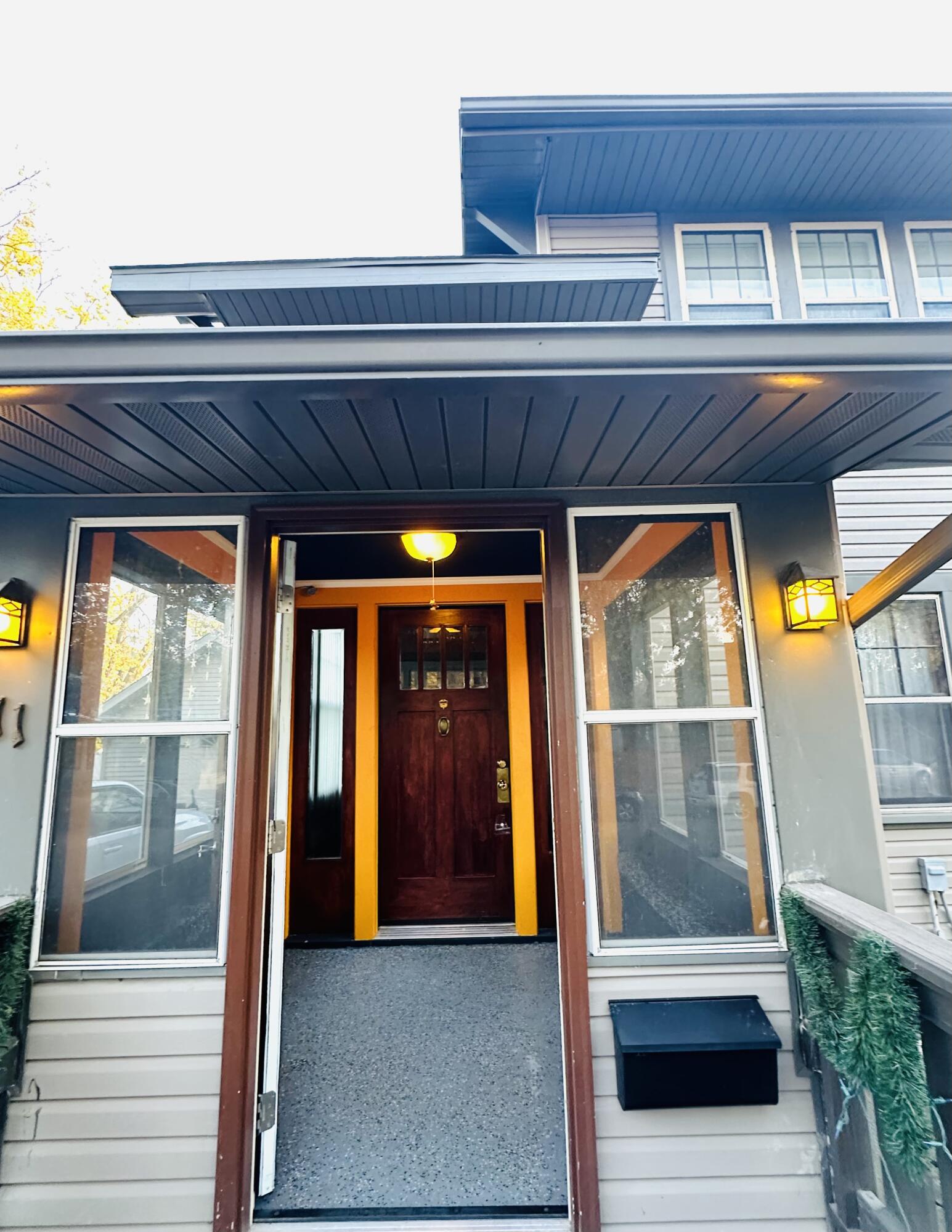 811 W 3rd Ave