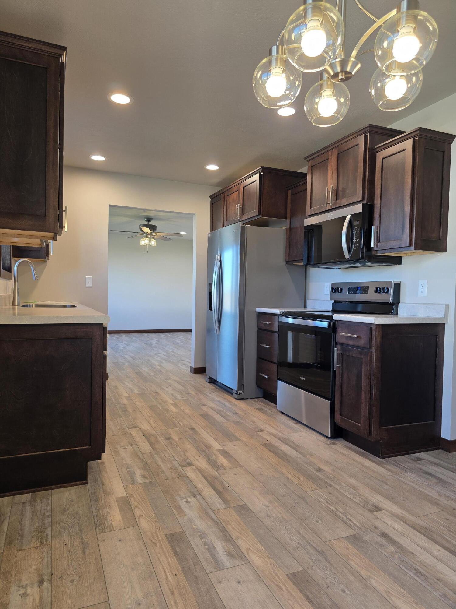 677 N VAN'T HAAFF Dr