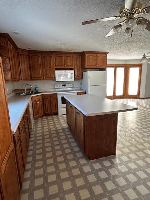 921 W Elm Ave