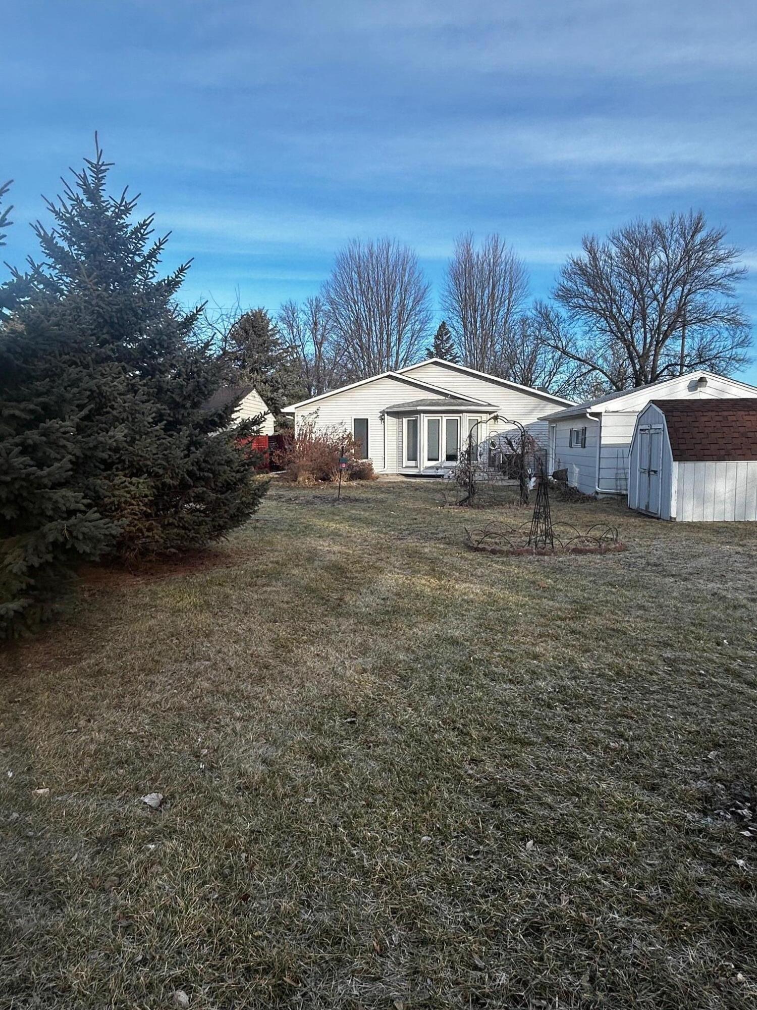 921 W Elm Ave