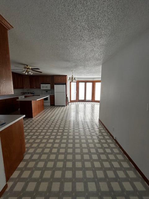 921 W Elm Ave