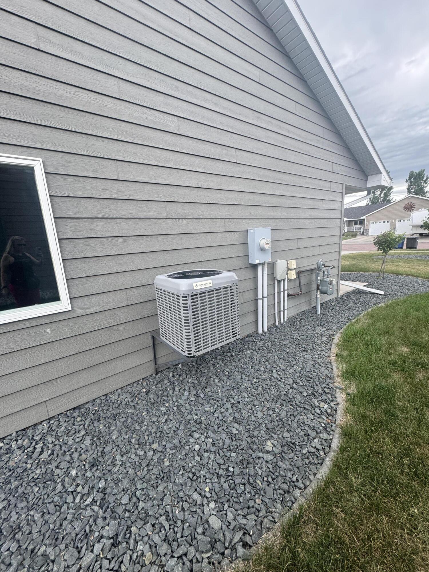 917 or 919 W 16th Ave