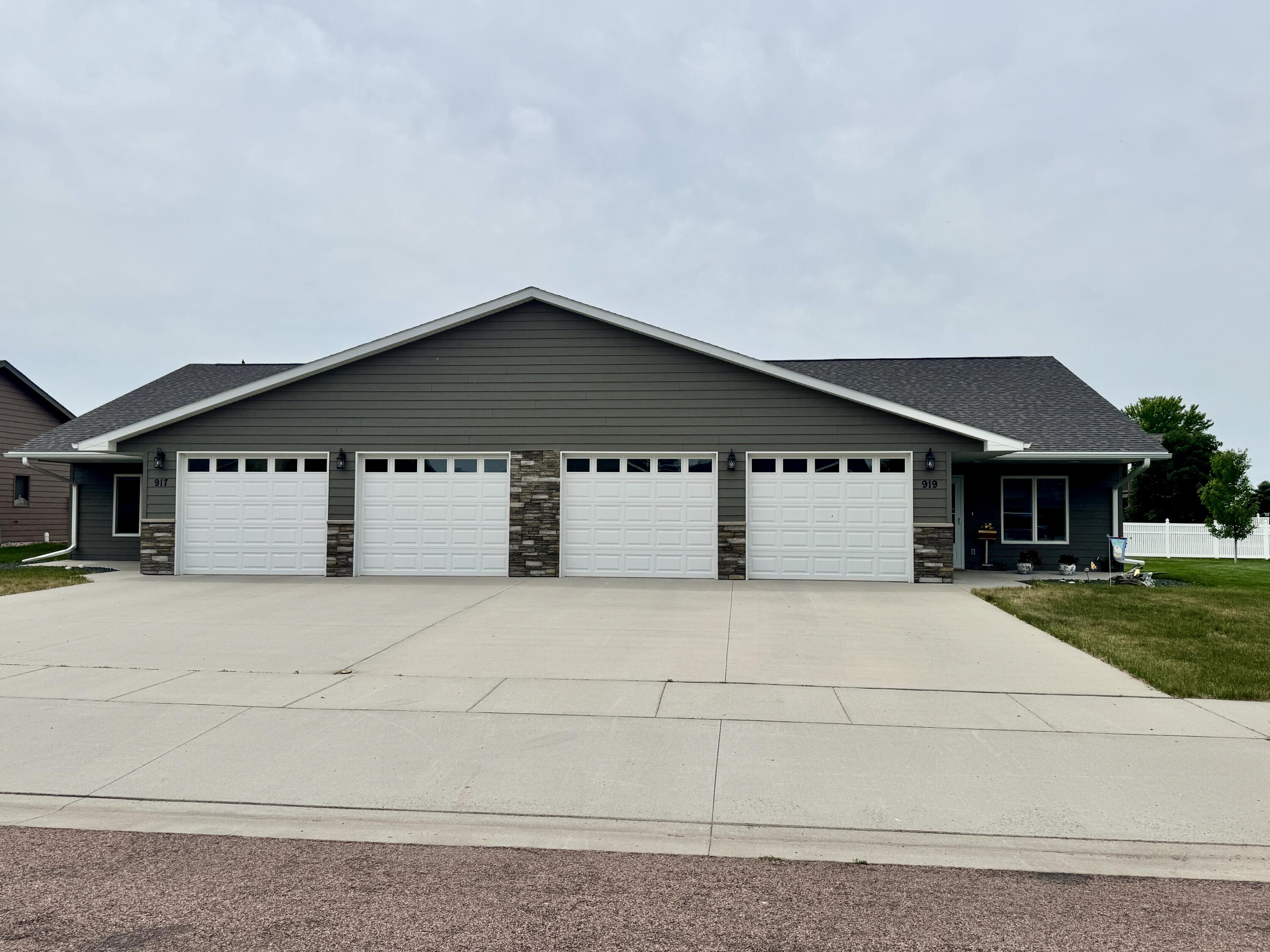 917 or 919 W 16th Ave