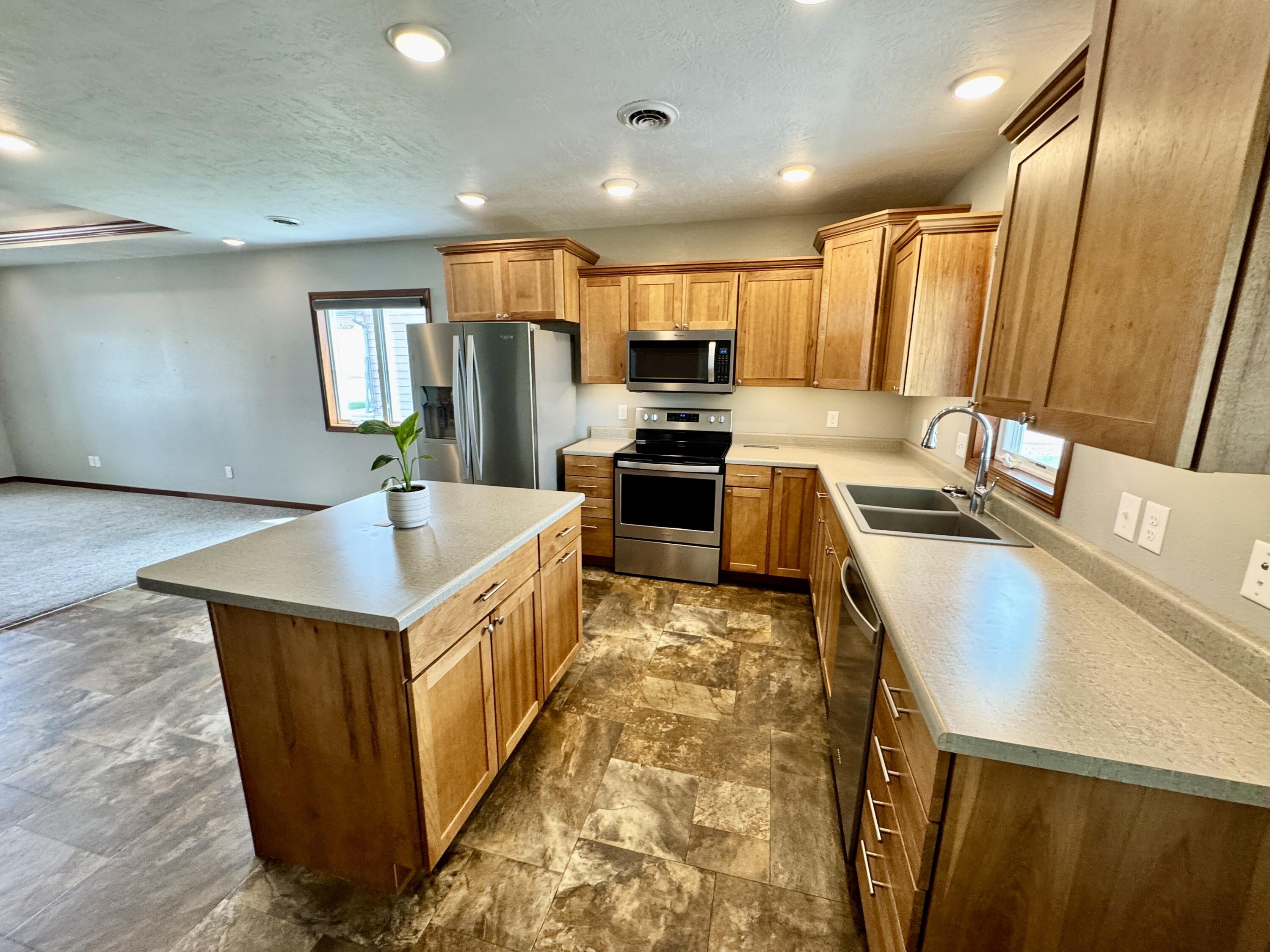 917 or 919 W 16th Ave