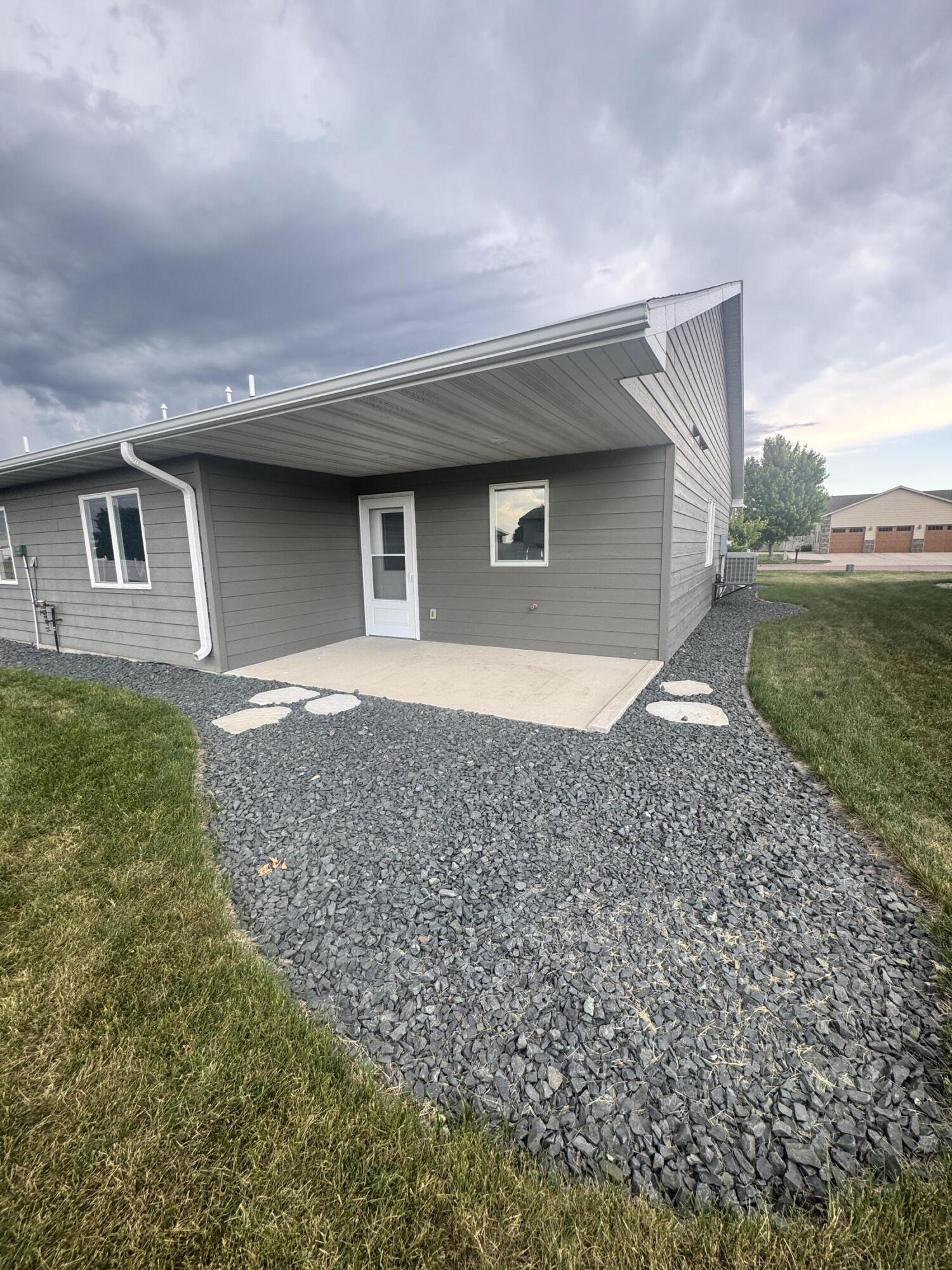 917 or 919 W 16th Ave