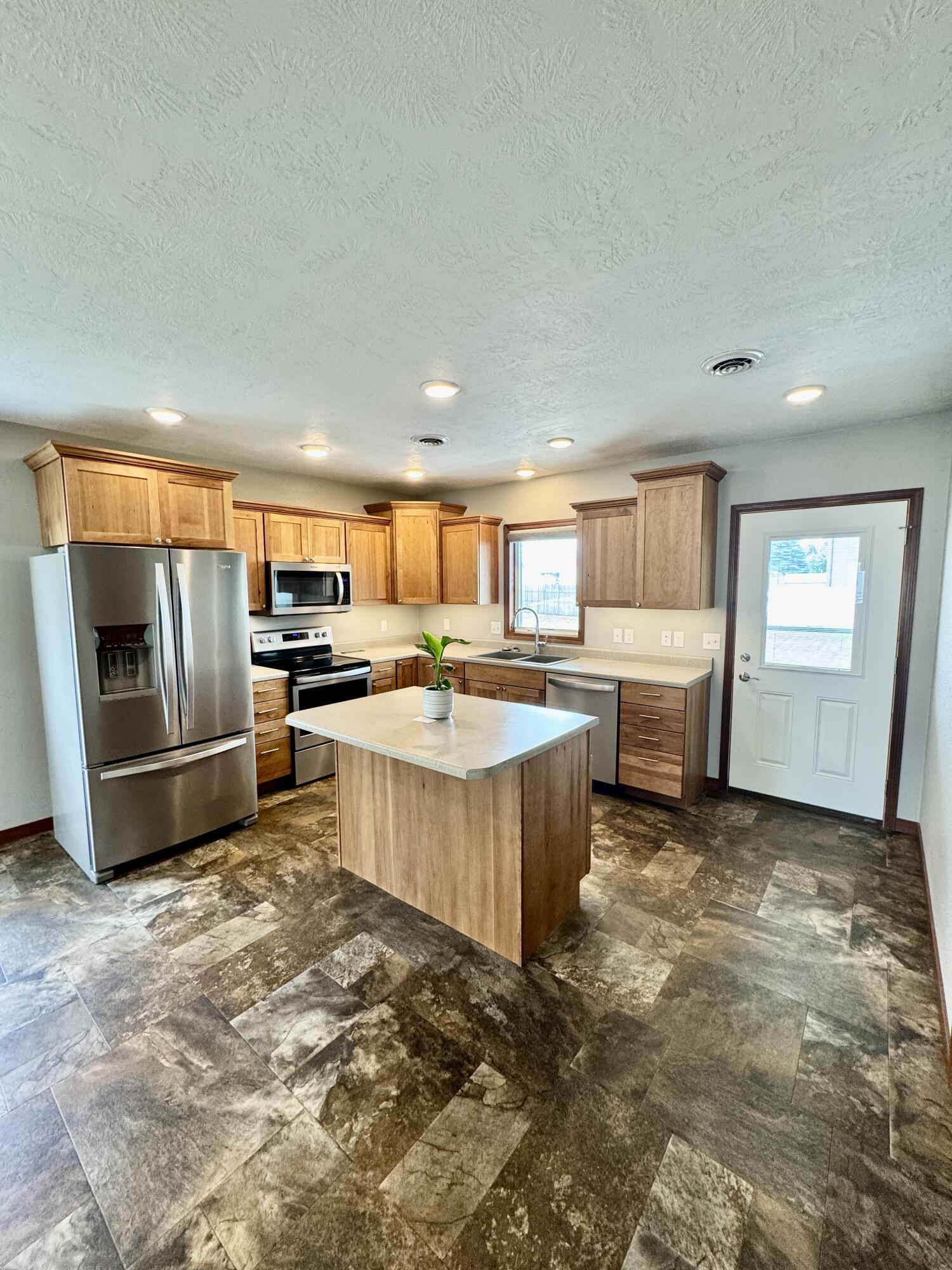 917 or 919 W 16th Ave