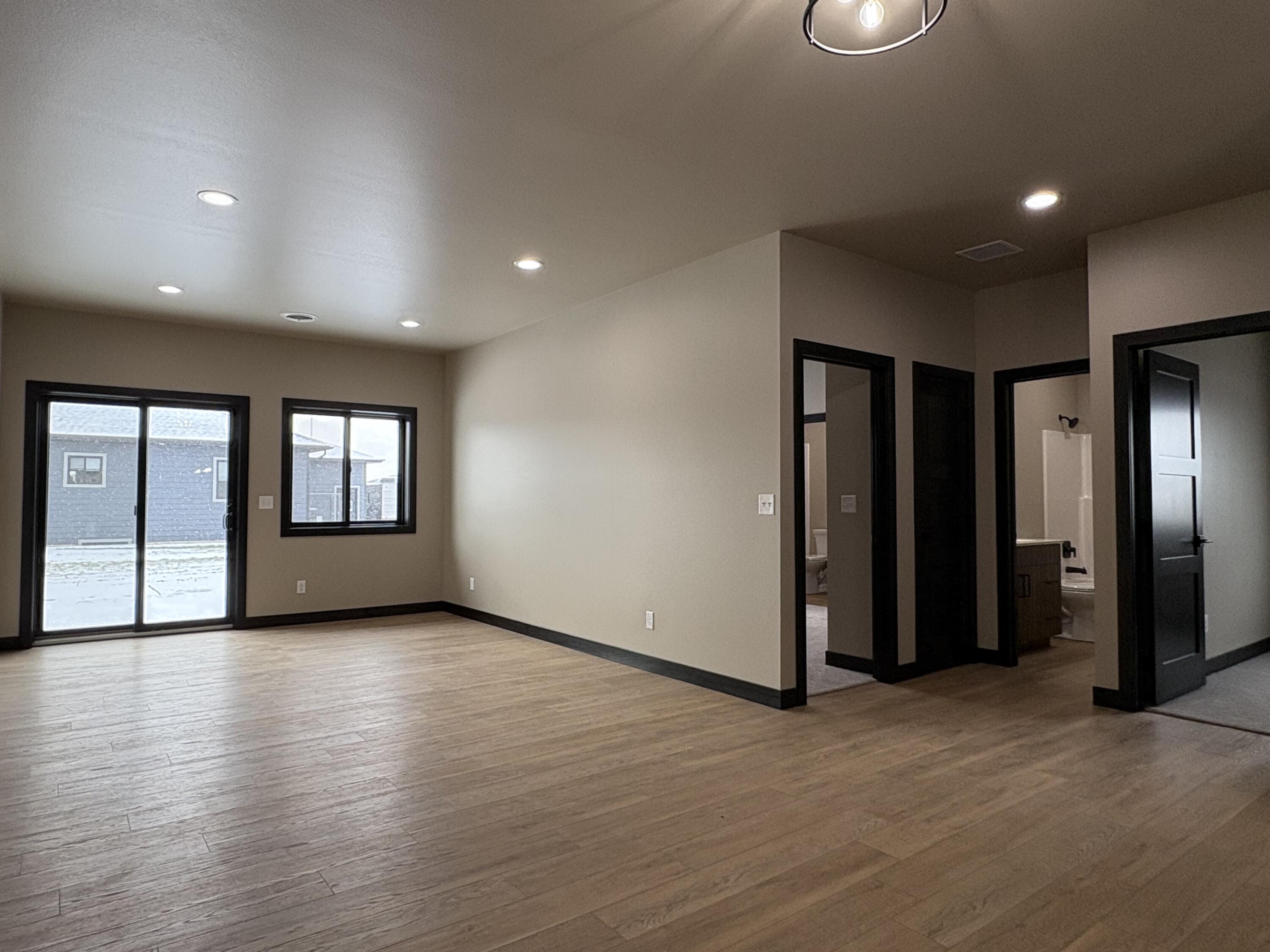 1825 or 1827 Snead Ave