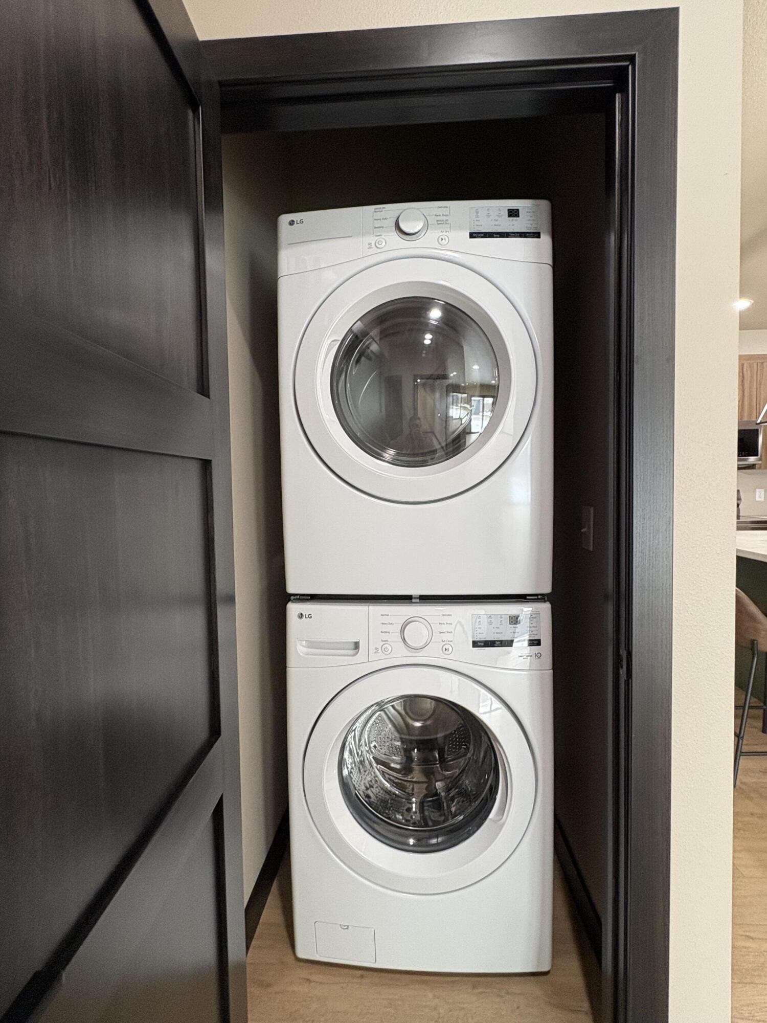 1825 or 1827 Snead Ave