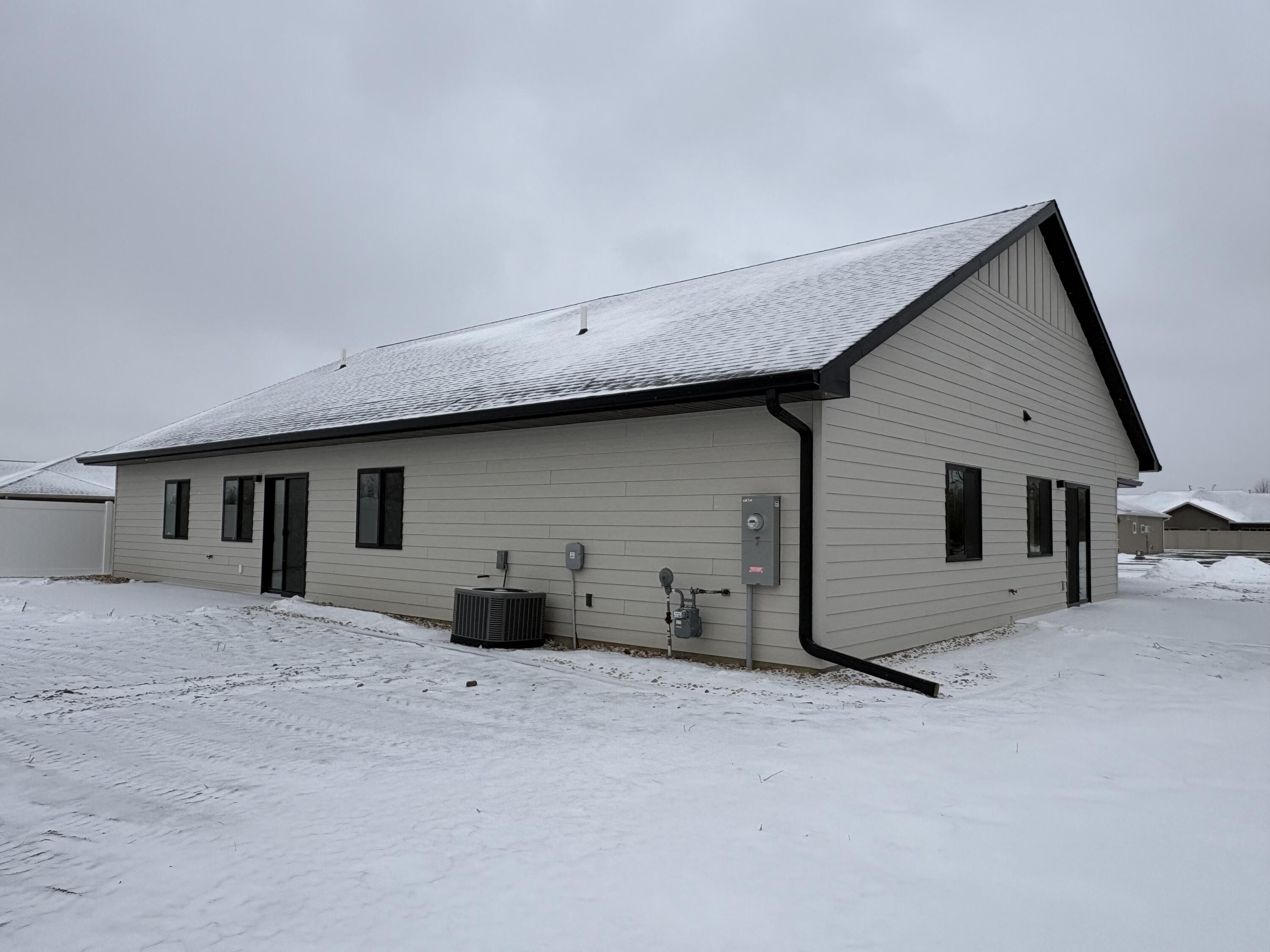 1825 or 1827 Snead Ave