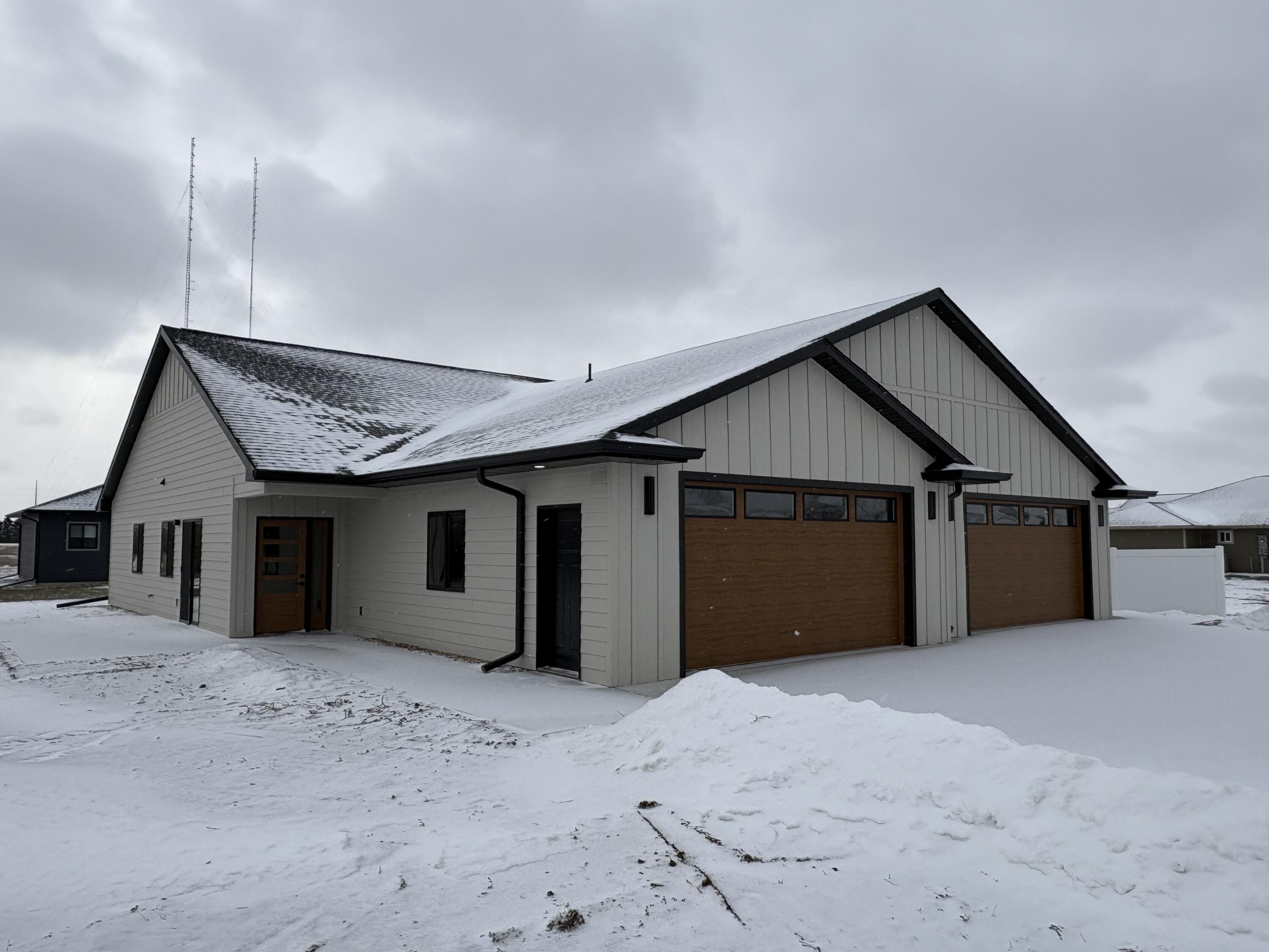 1825 or 1827 Snead Ave