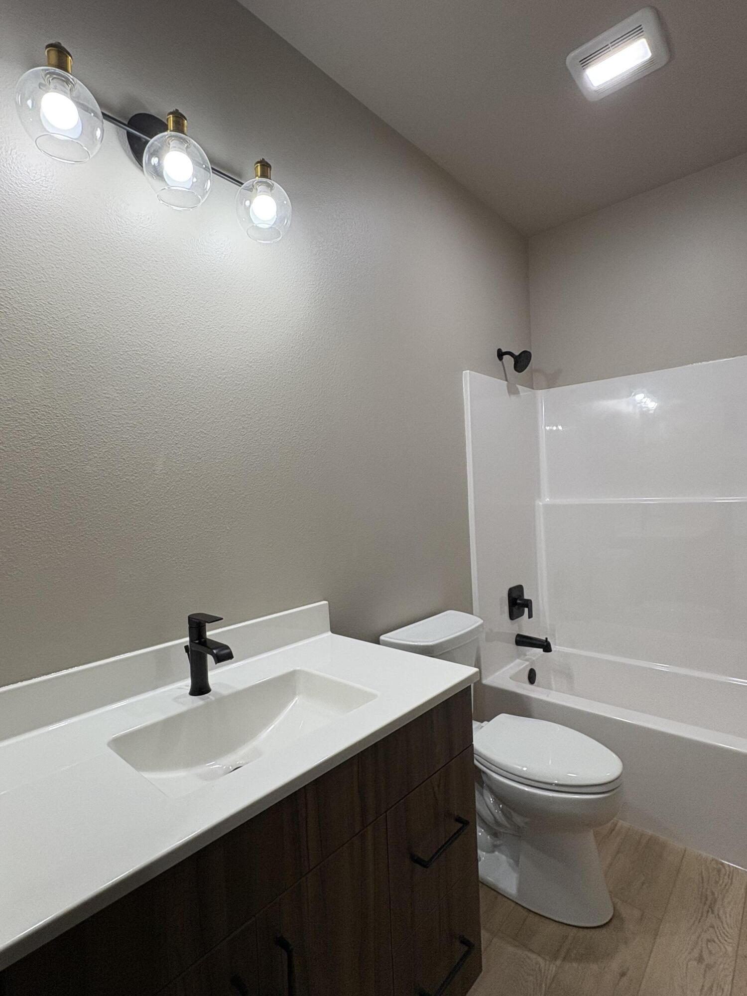 1825 or 1827 Snead Ave