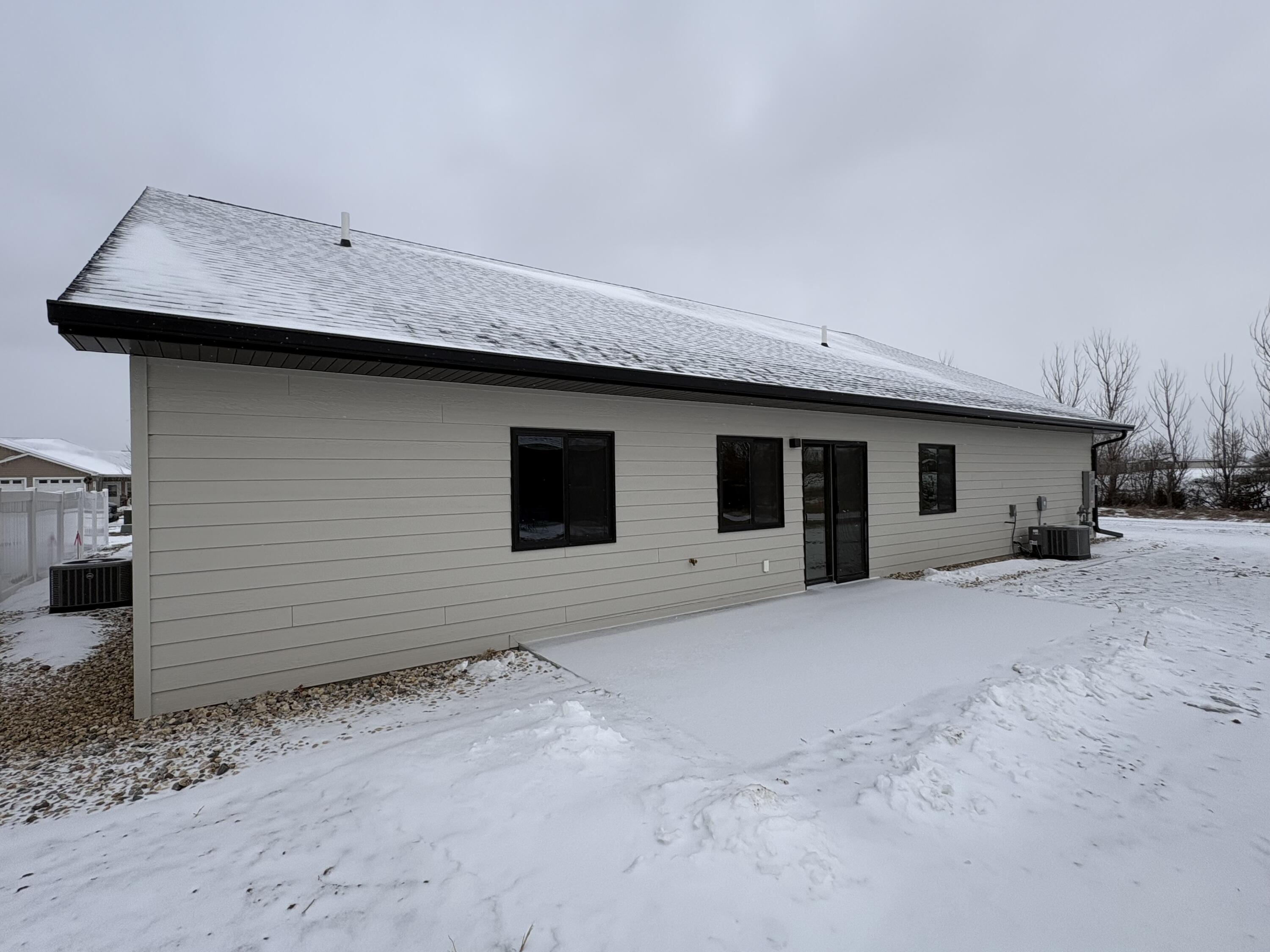 1825 or 1827 Snead Ave