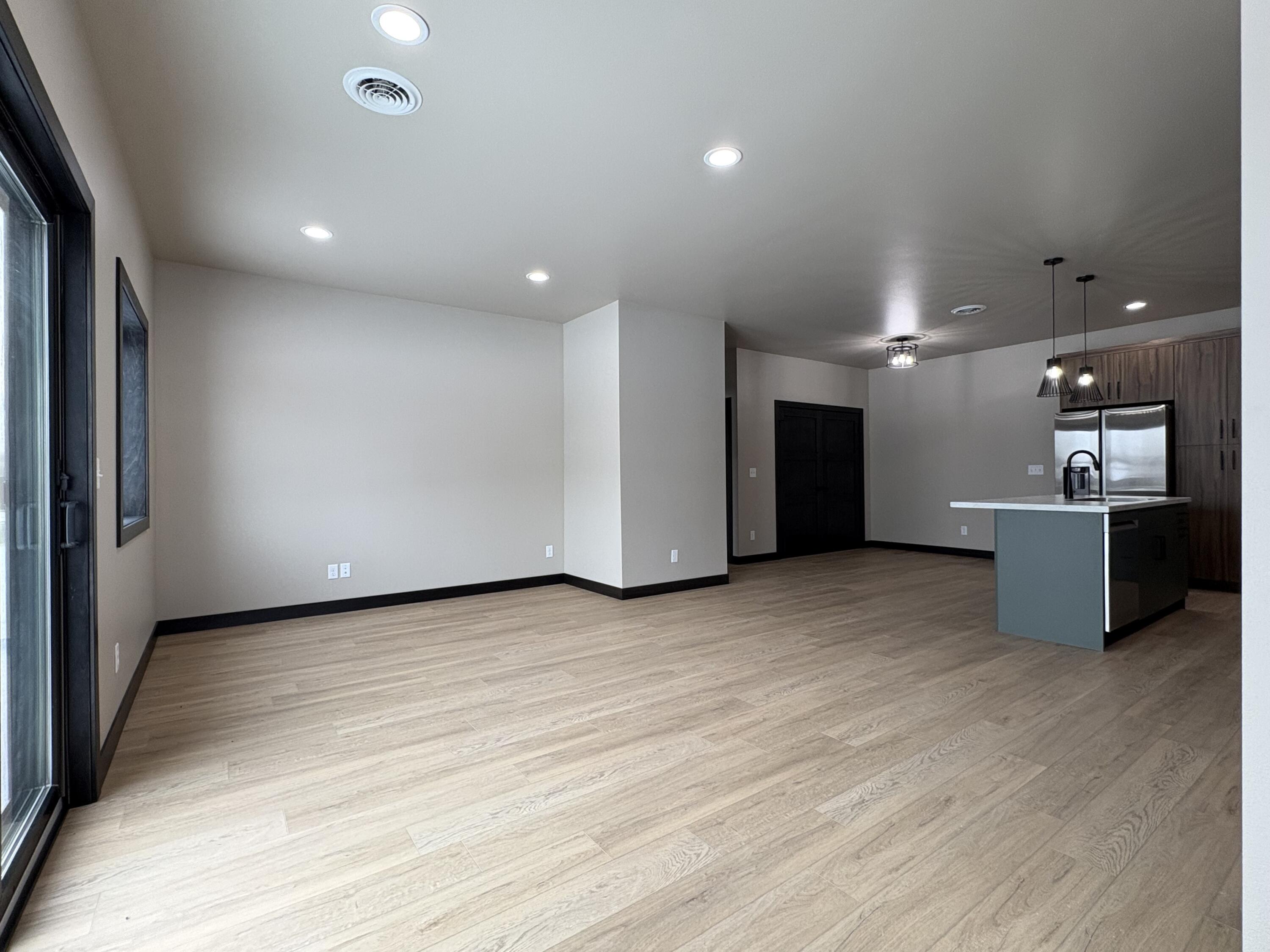 1825 or 1827 Snead Ave