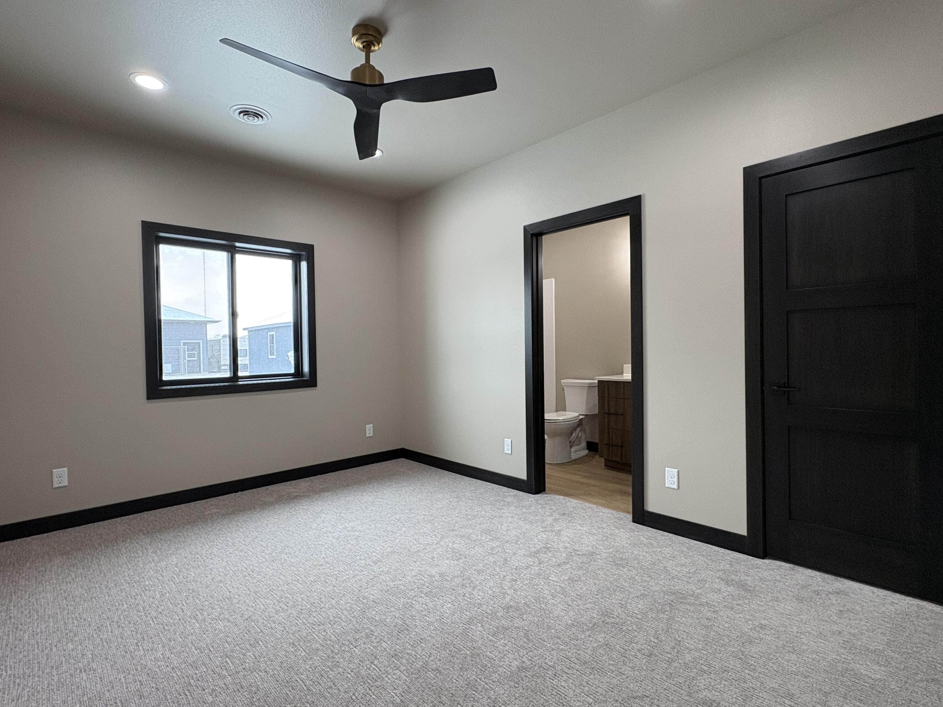 1825 or 1827 Snead Ave