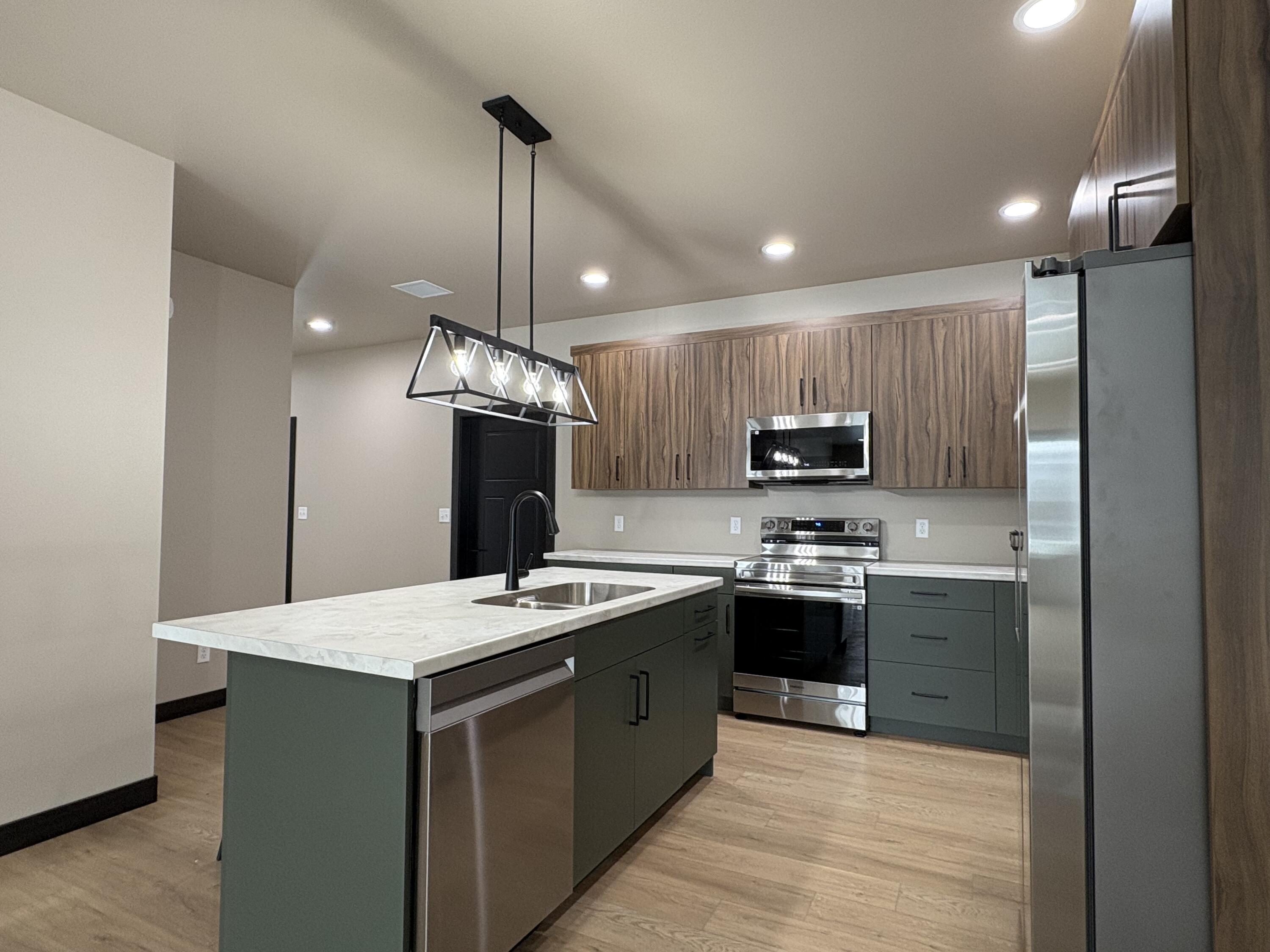 1825 or 1827 Snead Ave