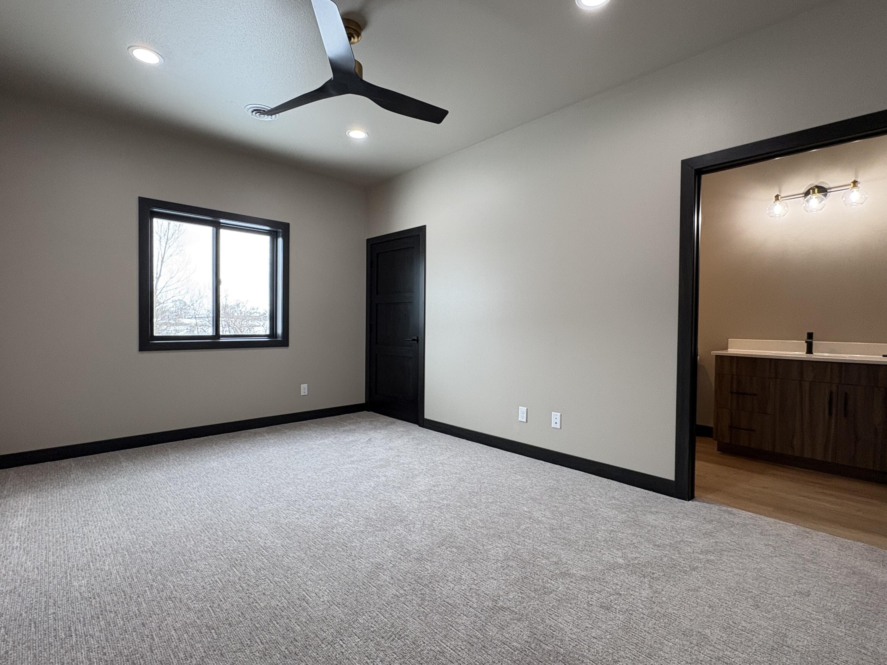 1825 or 1827 Snead Ave