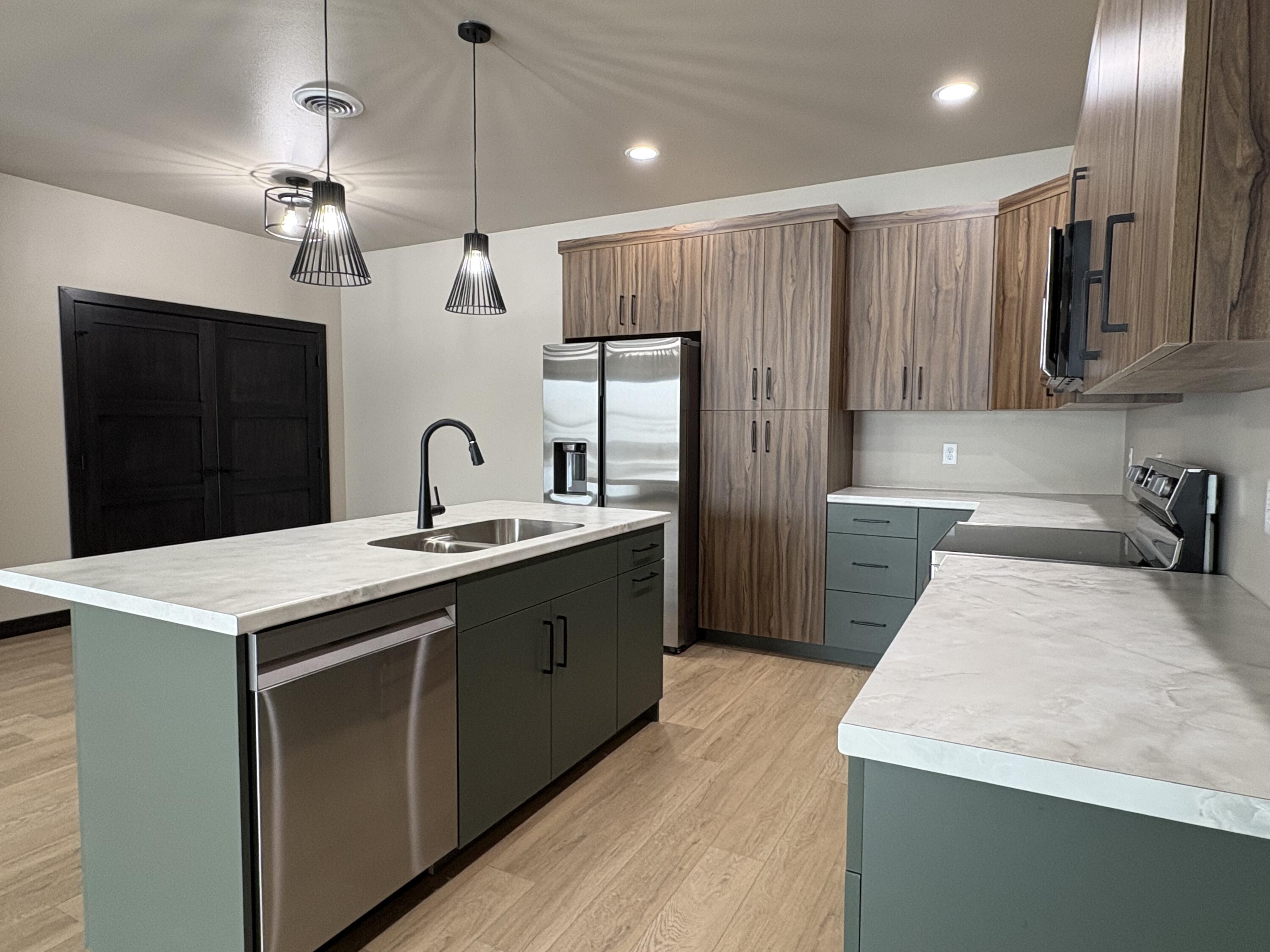 1825 or 1827 Snead Ave