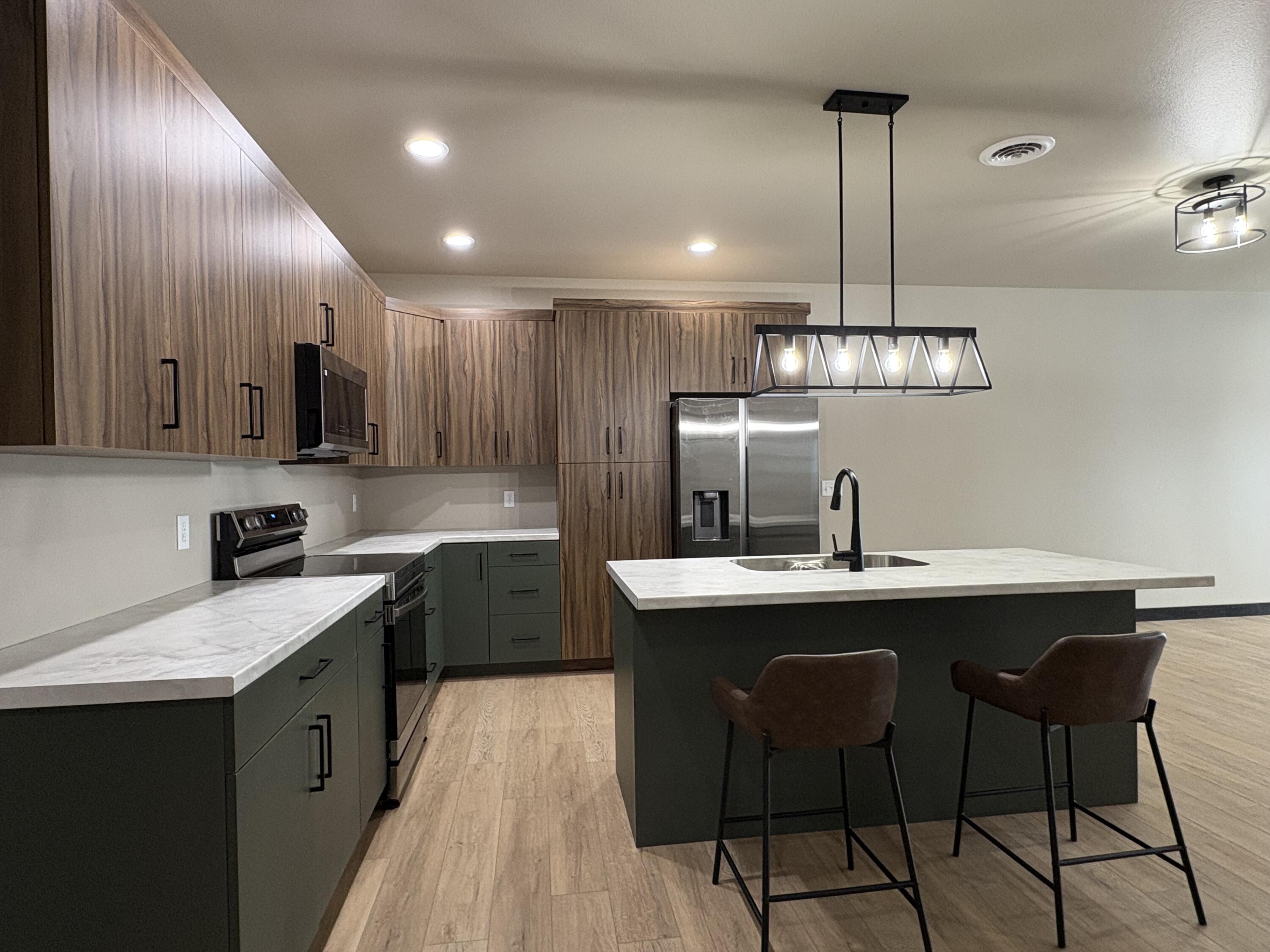 1825 or 1827 Snead Ave