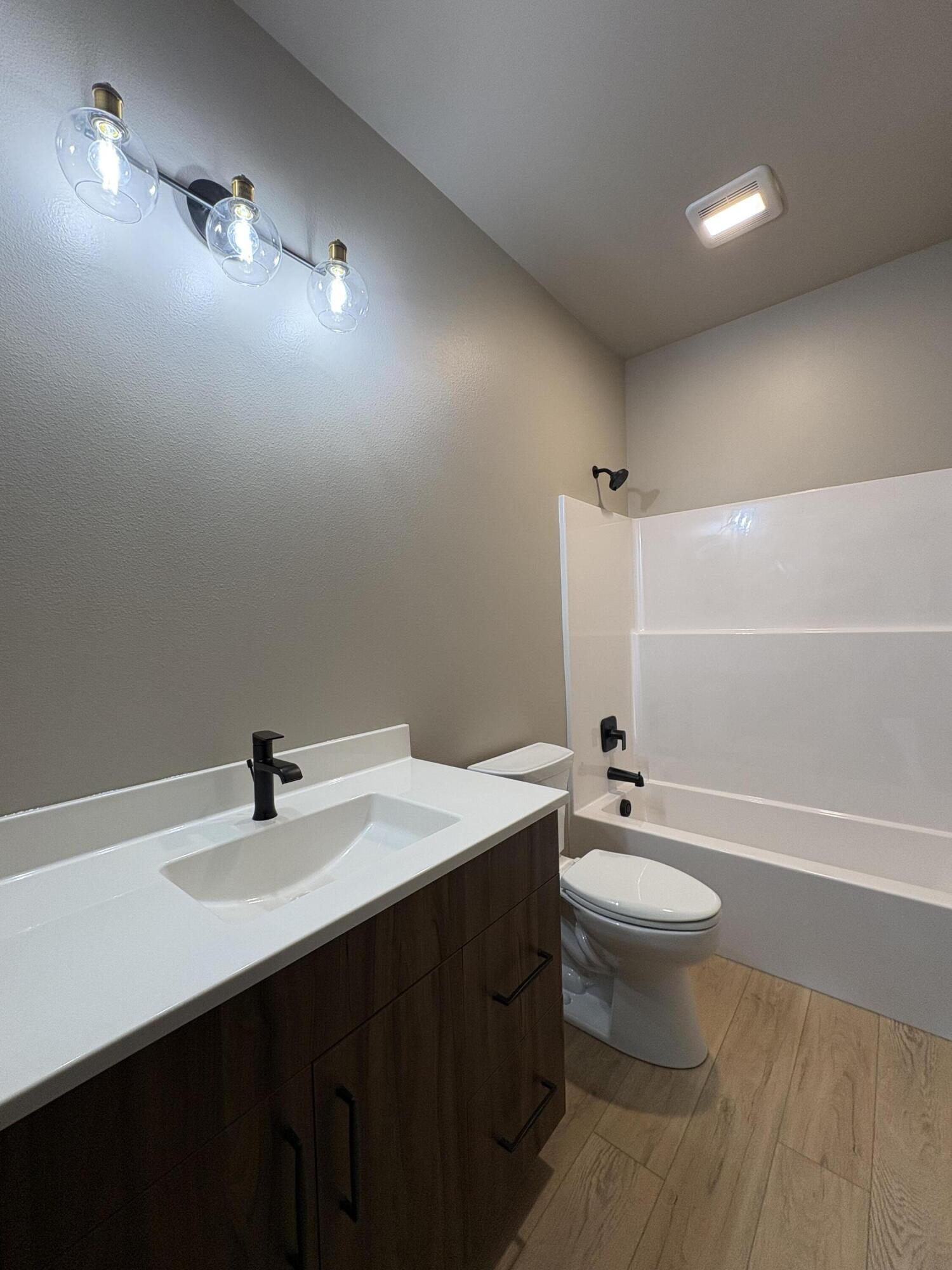 1825 or 1827 Snead Ave