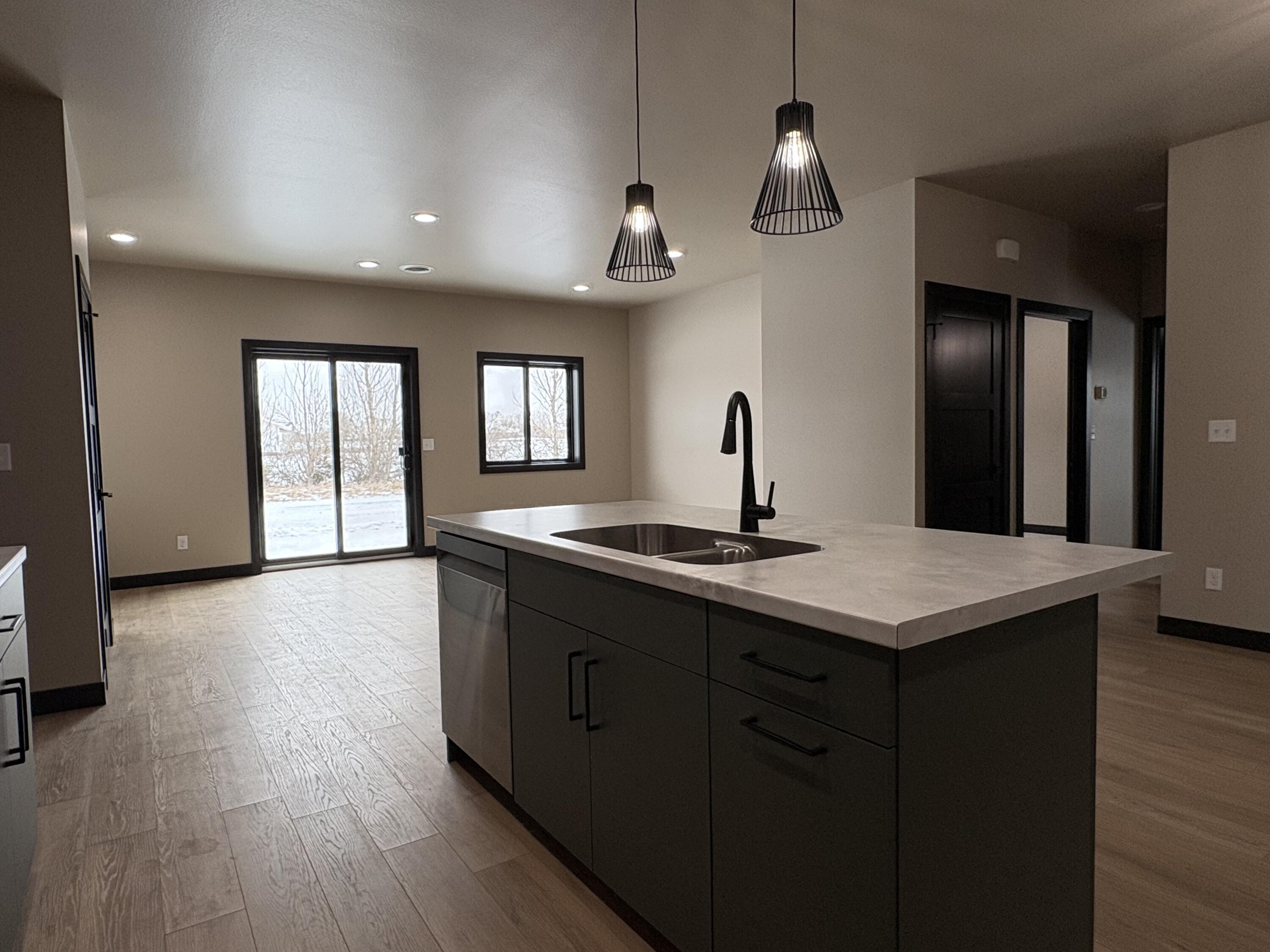 1825 or 1827 Snead Ave