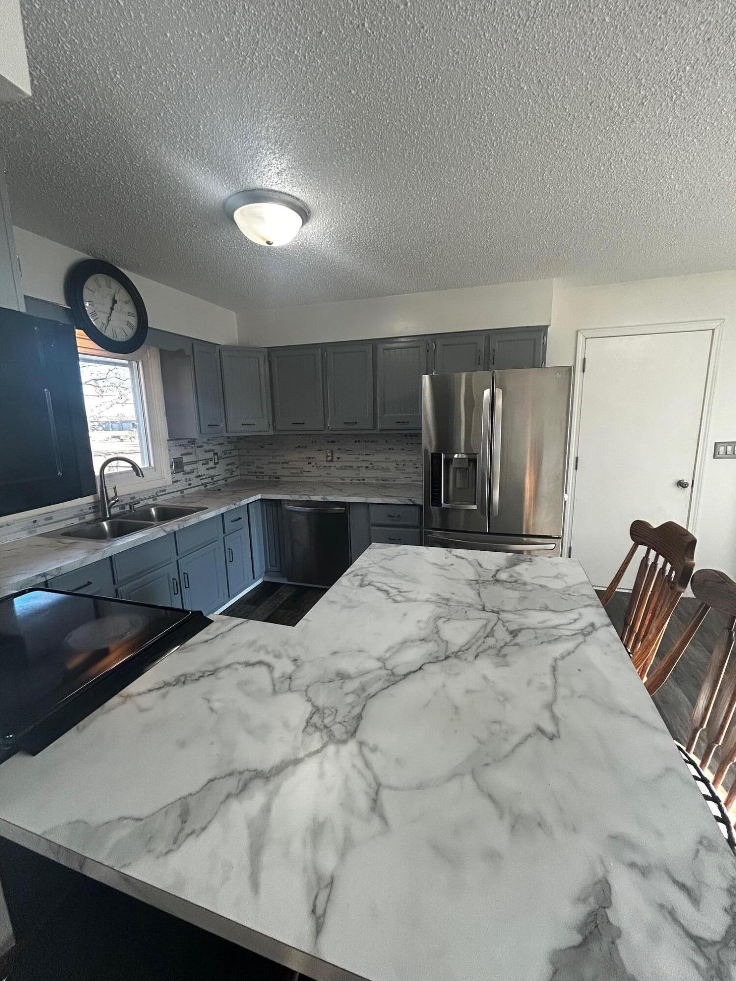 211 W 15th Ave